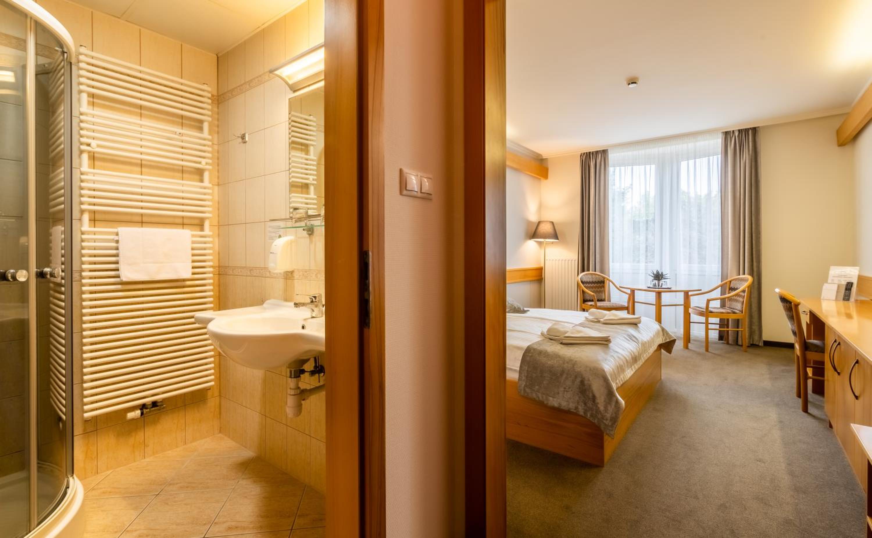 Superior Room with a Double Bed - Photo 9