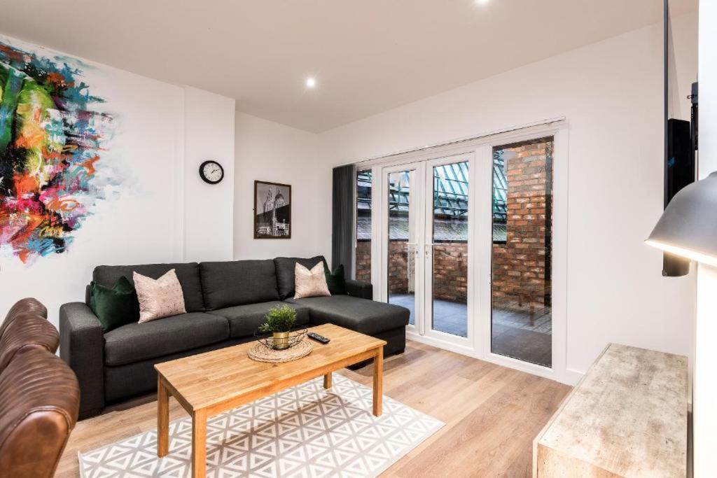 Apartment with Terrace - Photo 10