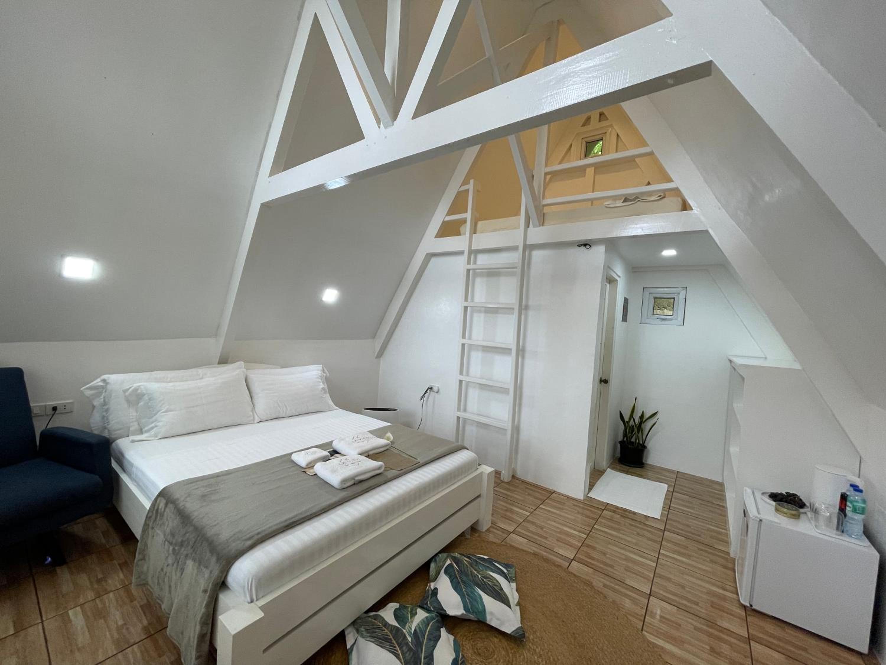 Double or Twin Room with Mountain View - Photo 14