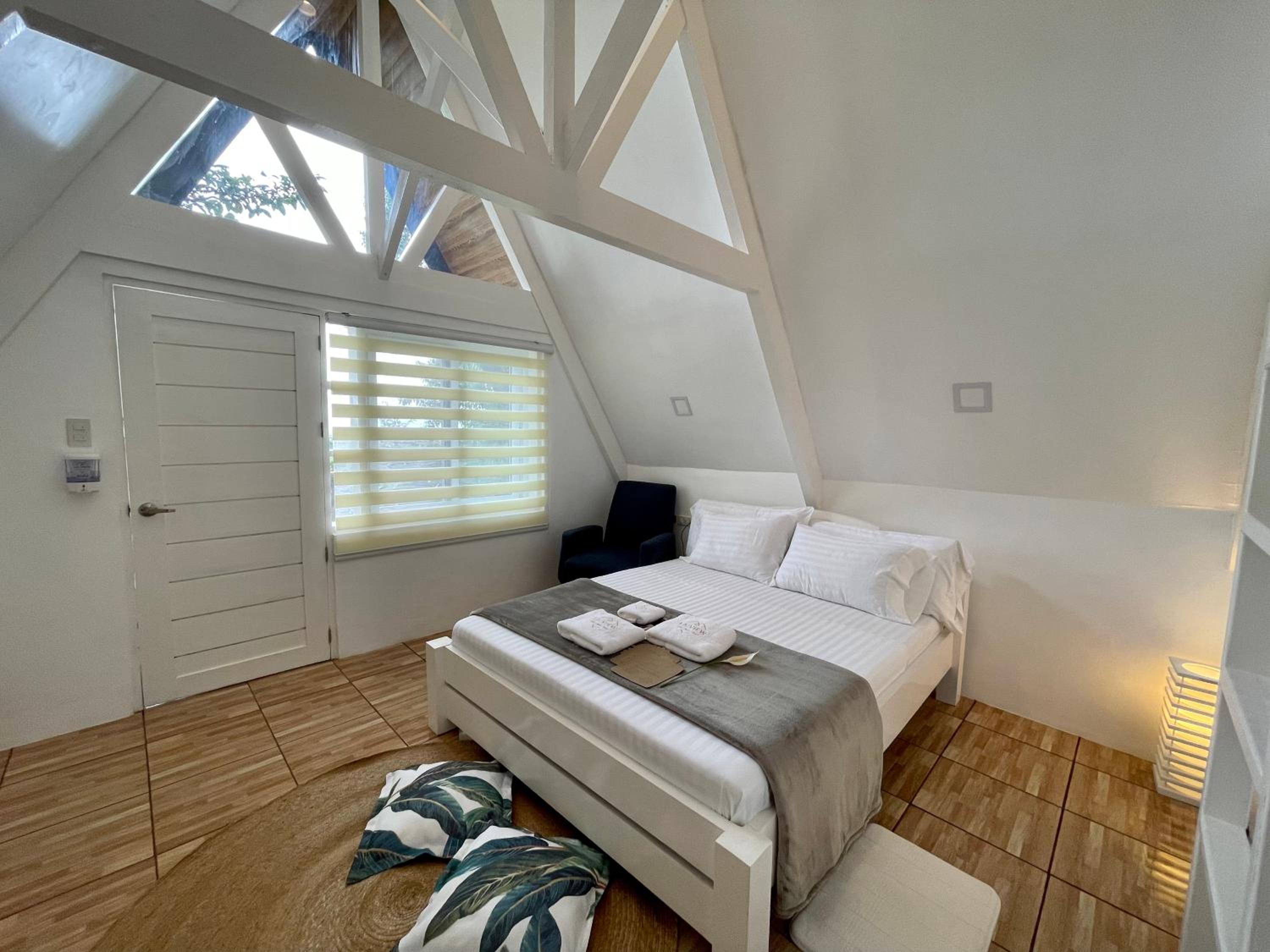 Double or Twin Room with Mountain View - Photo 7