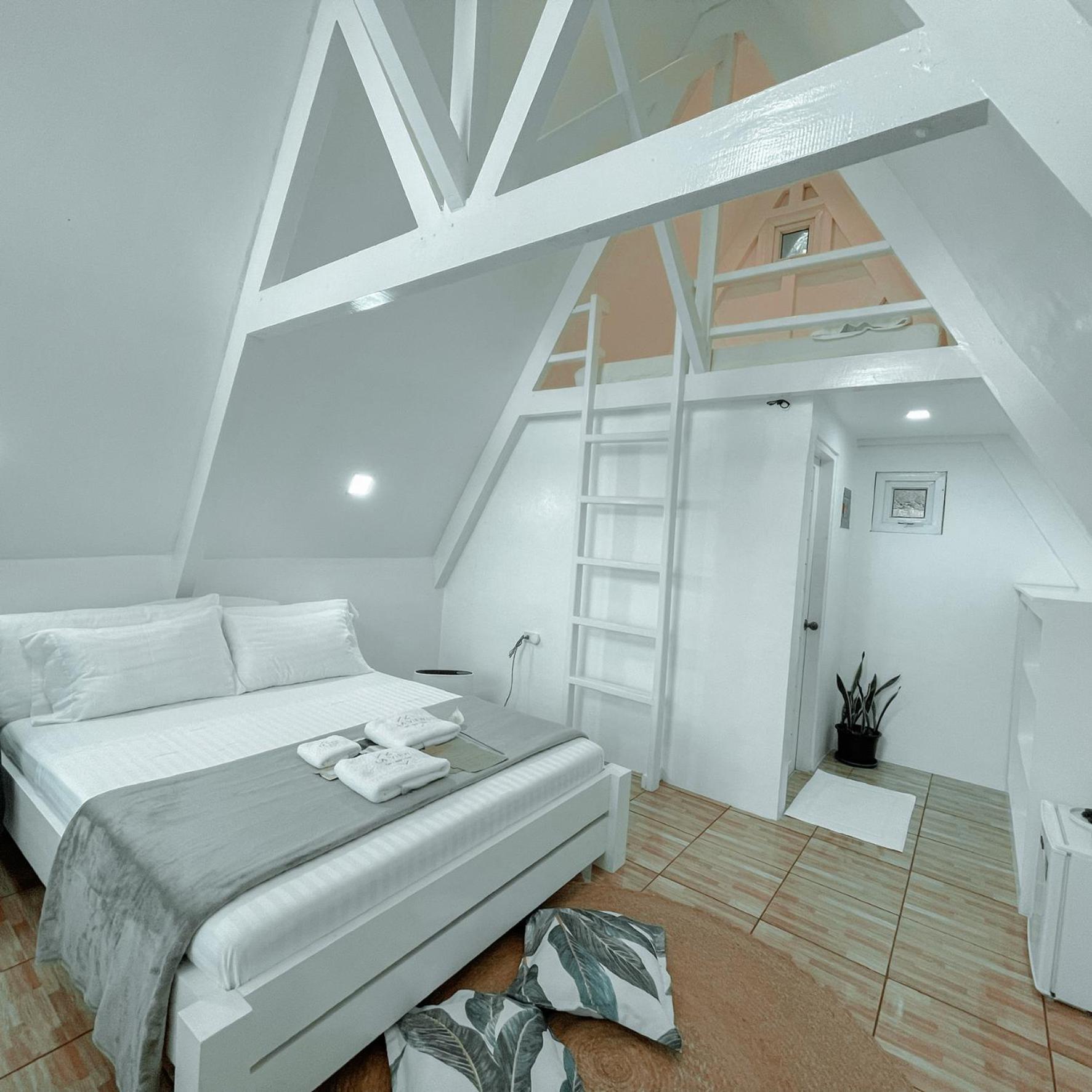 Double or Twin Room with Mountain View - Photo 16