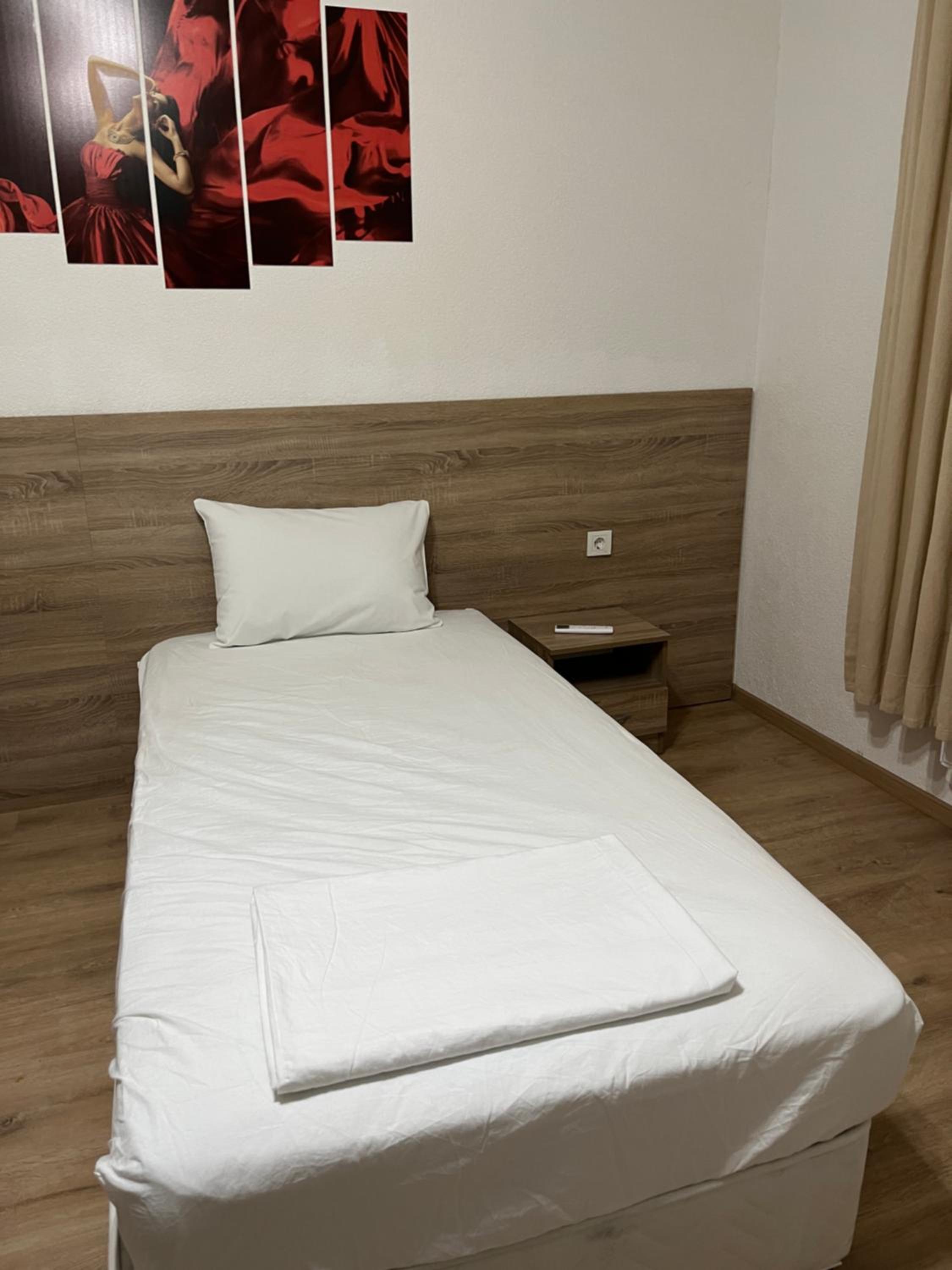 Standard Double Room - Photo 15