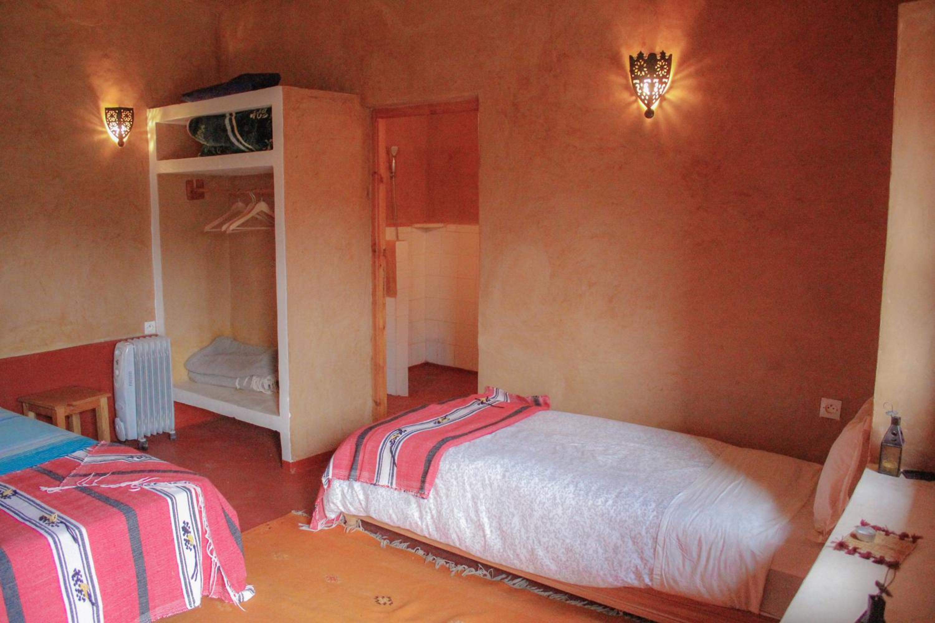 Triple Room with Private Bathroom - Photo 3