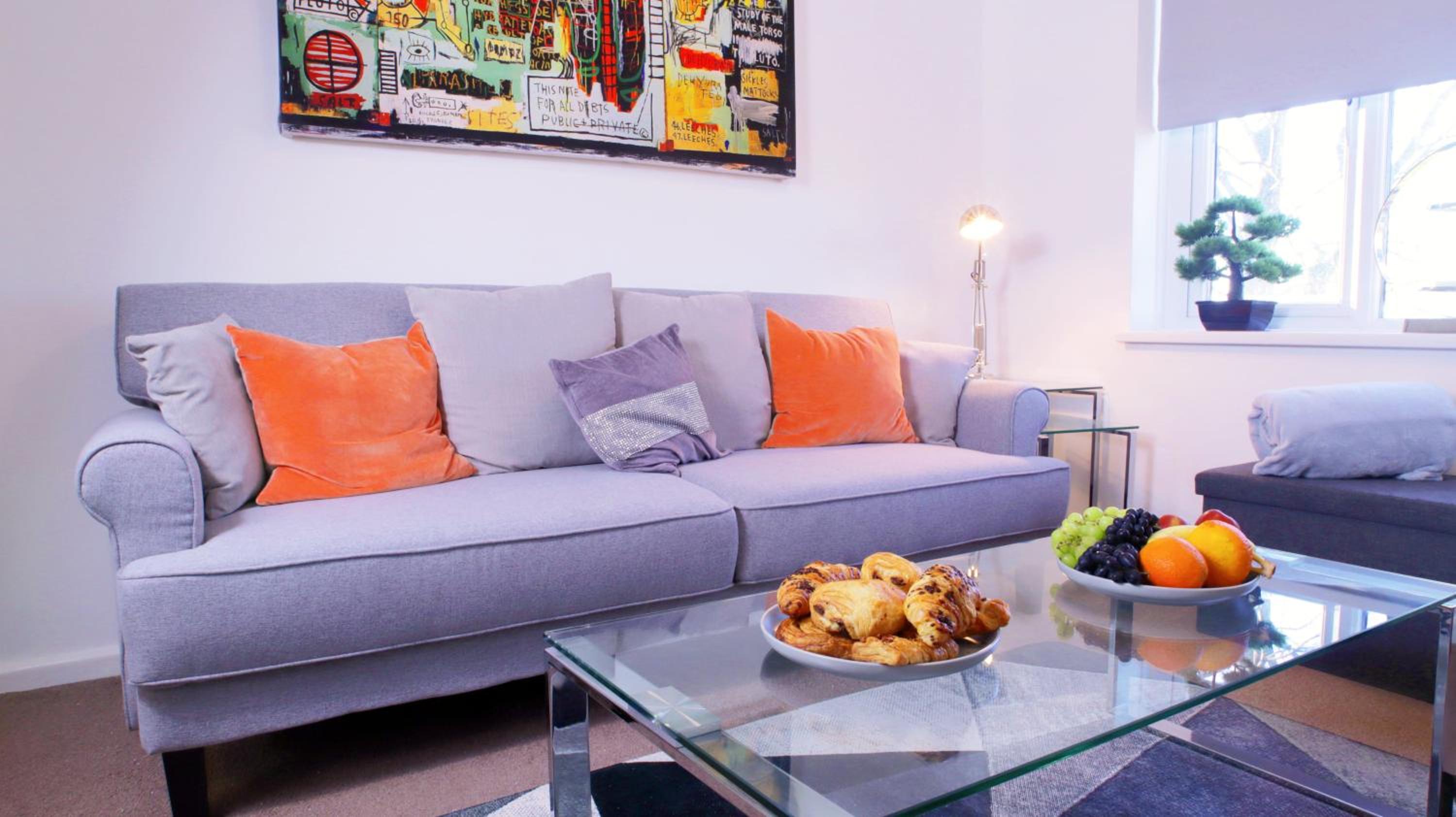 One-Bedroom Apartment - Photo 2