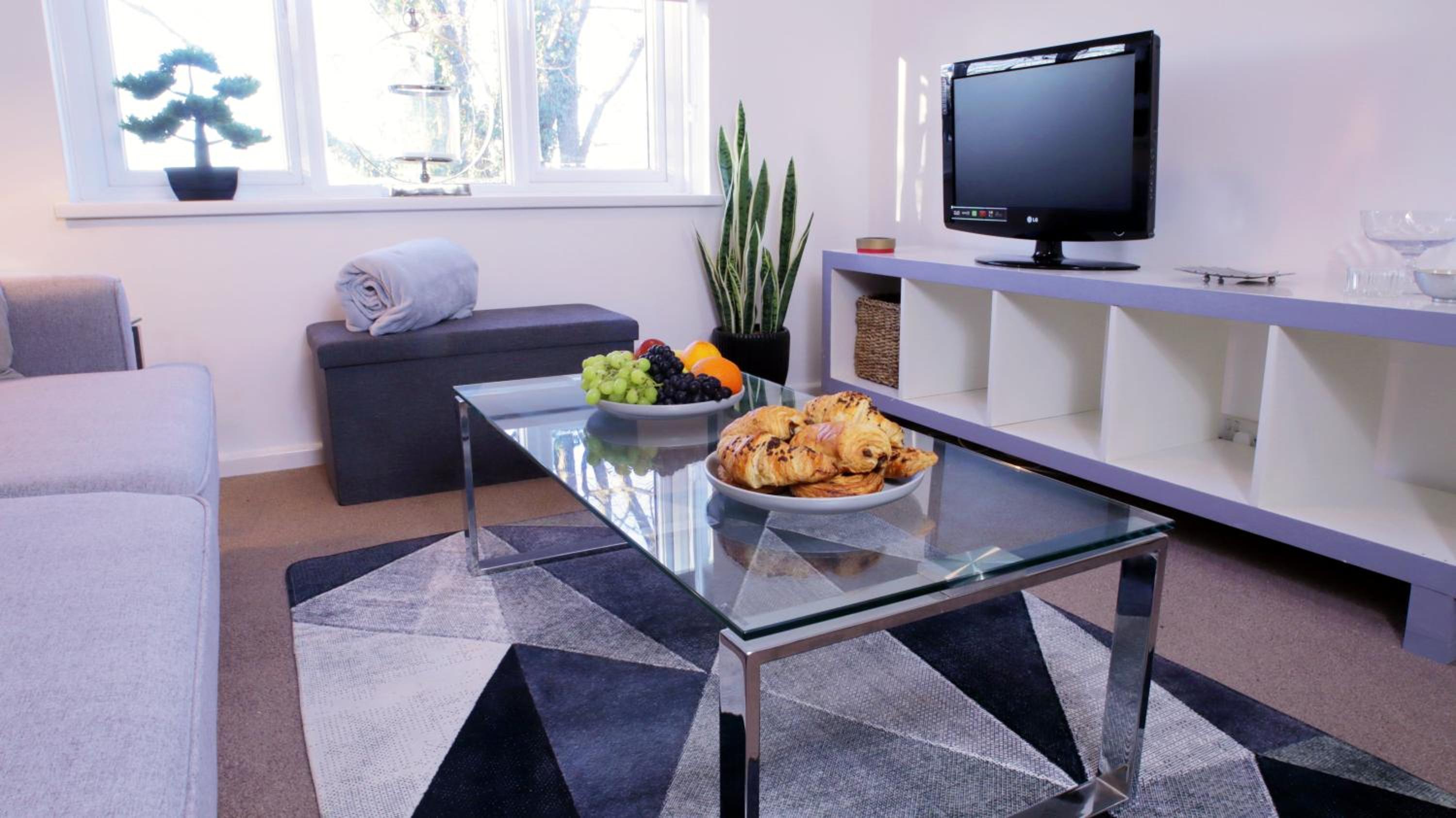 One-Bedroom Apartment - Photo 11