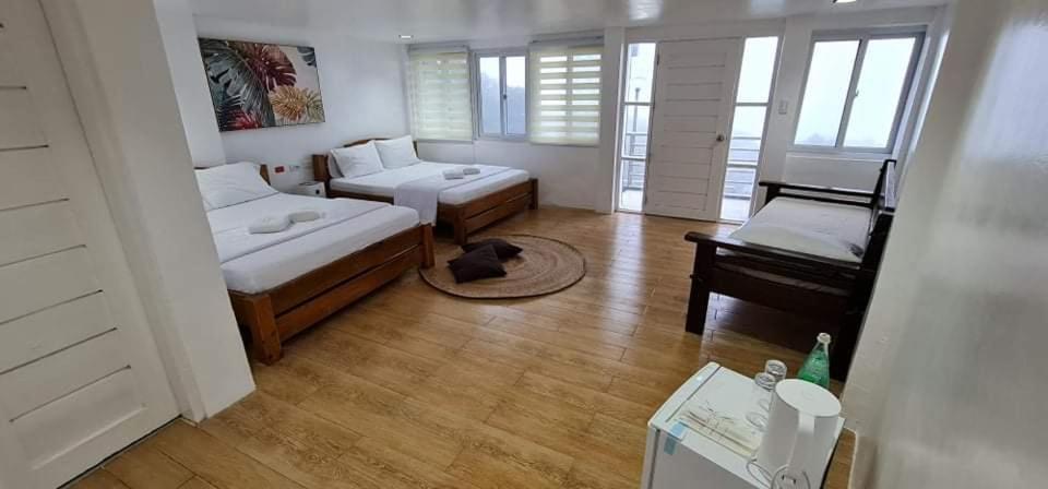 Family Room with Mountain View - Photo 4