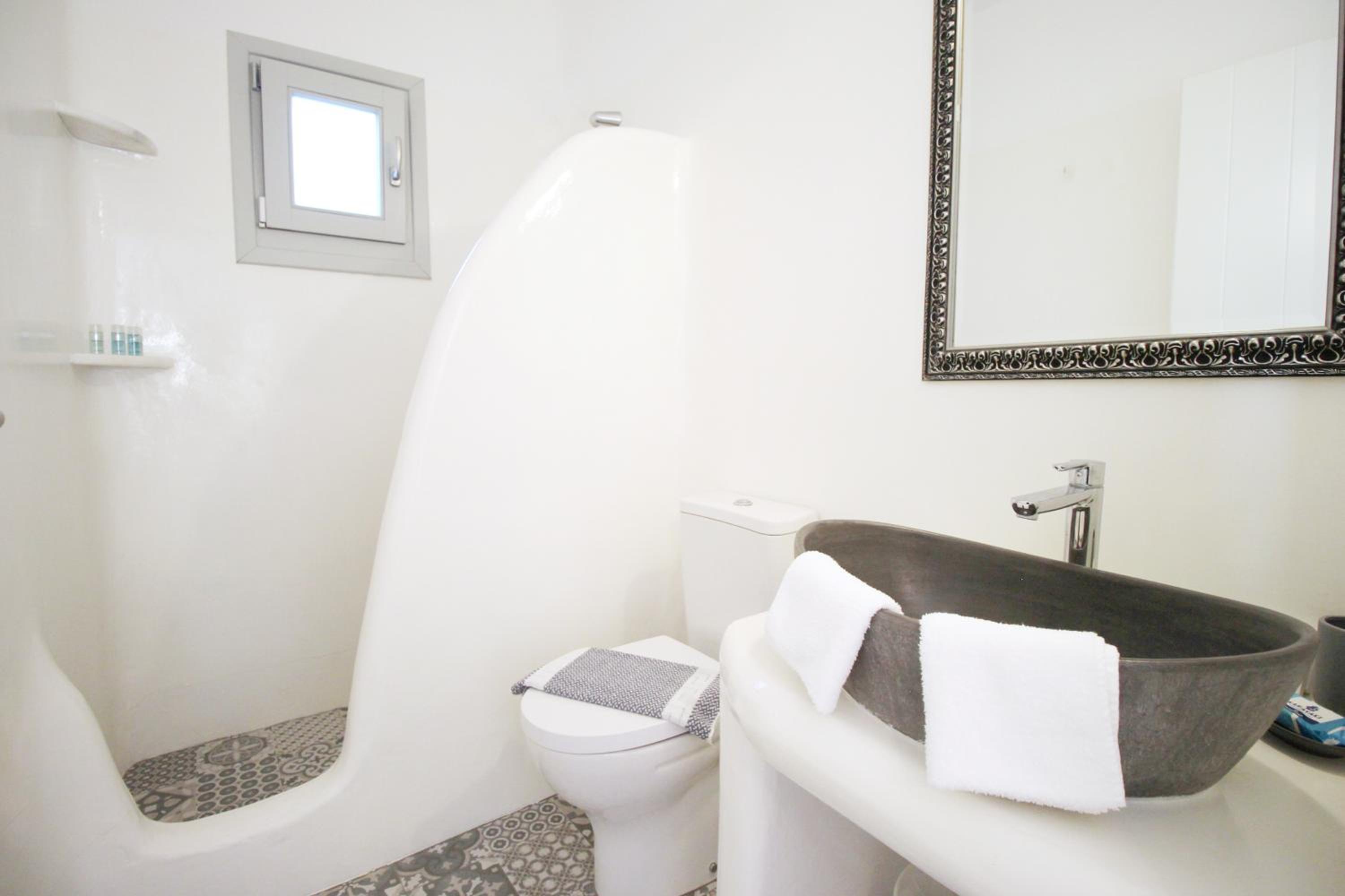 Classic Sea View Suite - Photo 13