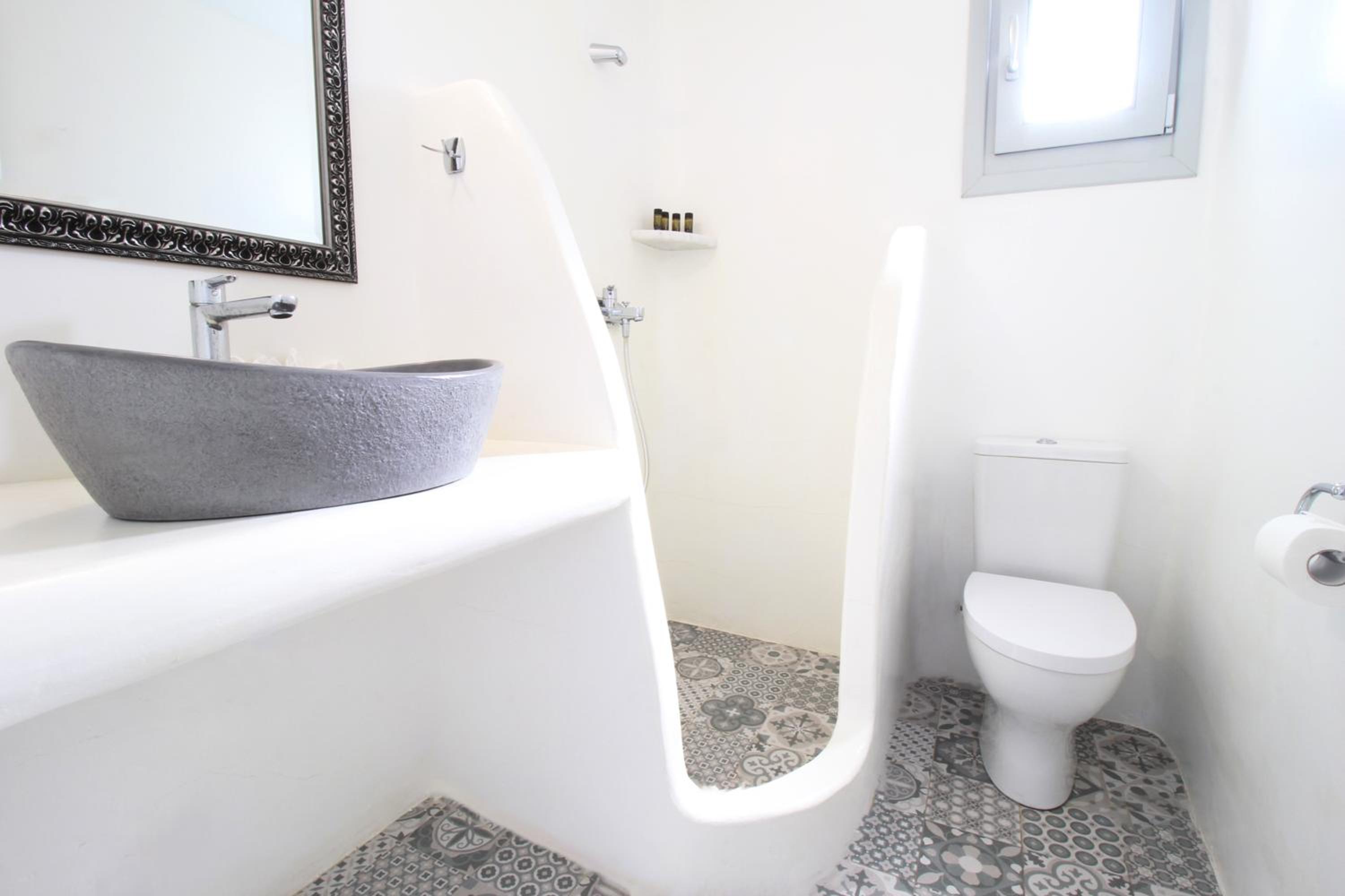 Classic Sea View Suite - Photo 15