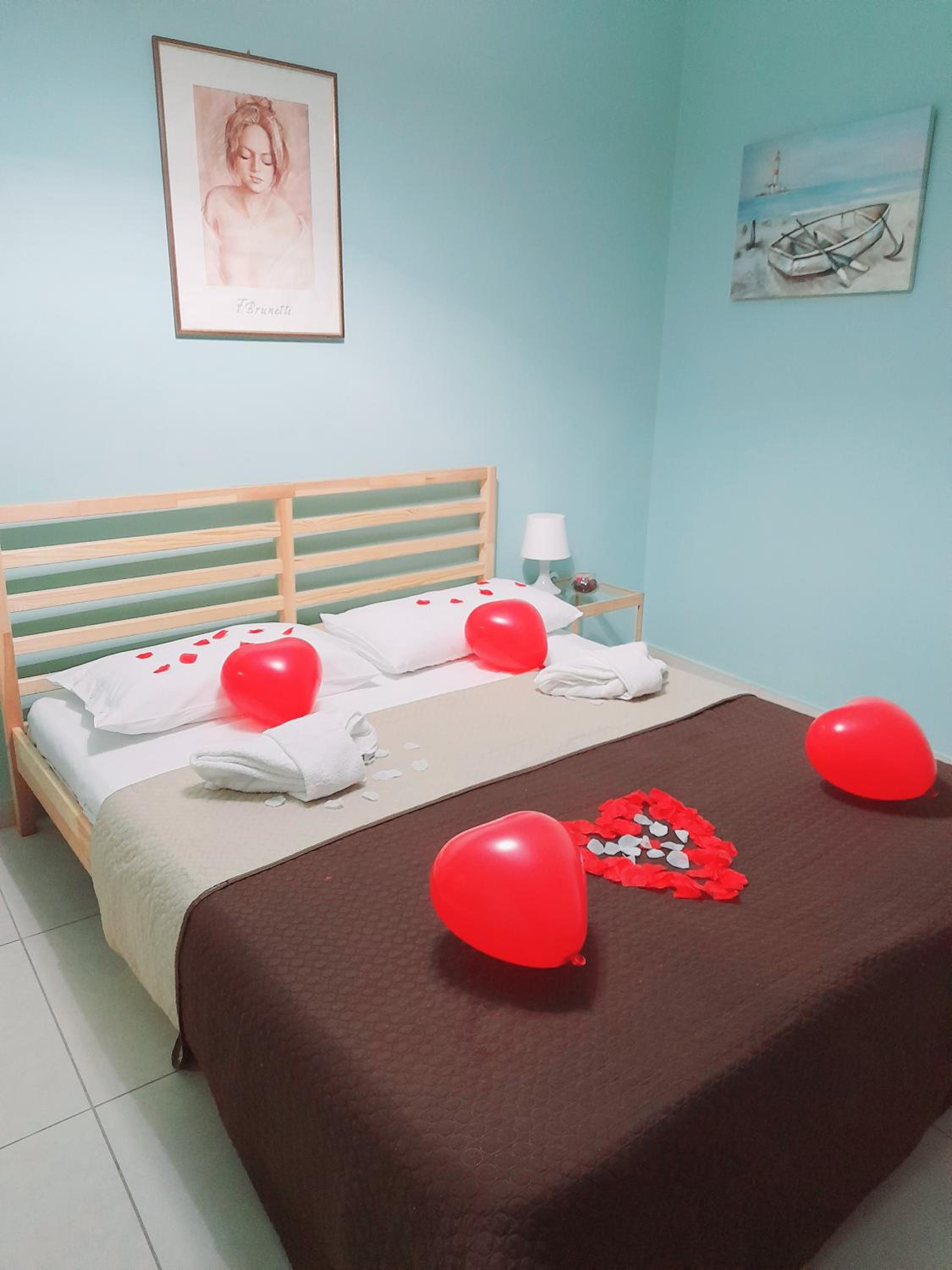 Deluxe Room (2 Adults + 1 Child) - Photo 1
