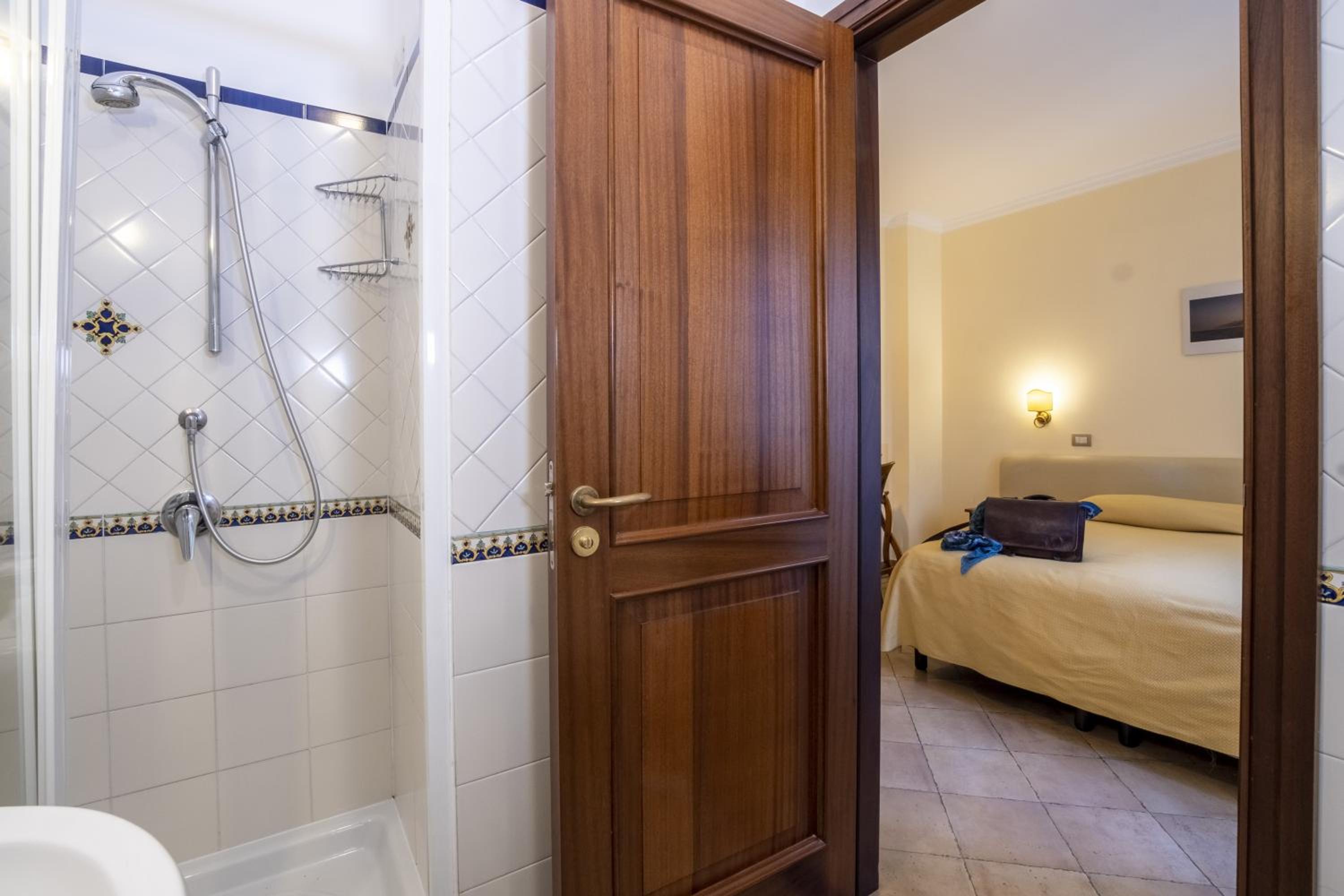 Double Room - Photo 2