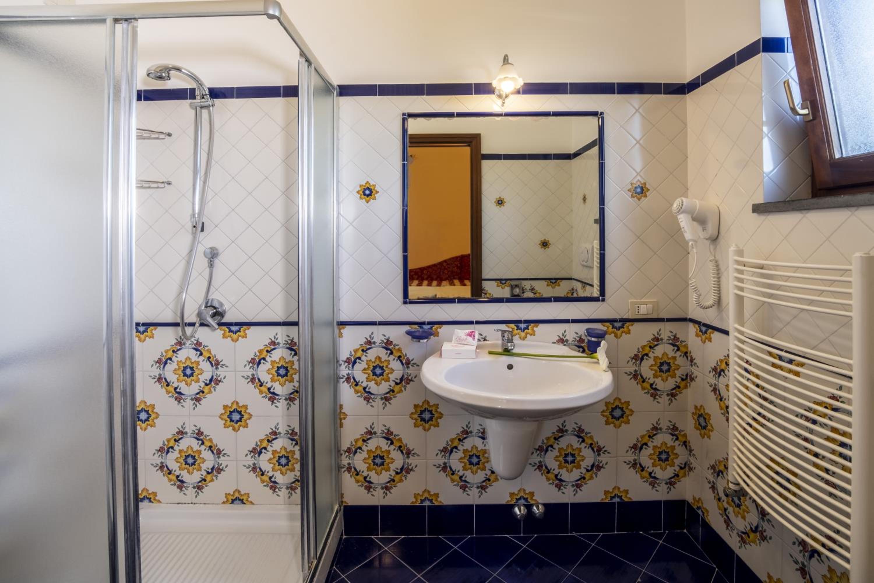 Double Room - Photo 7