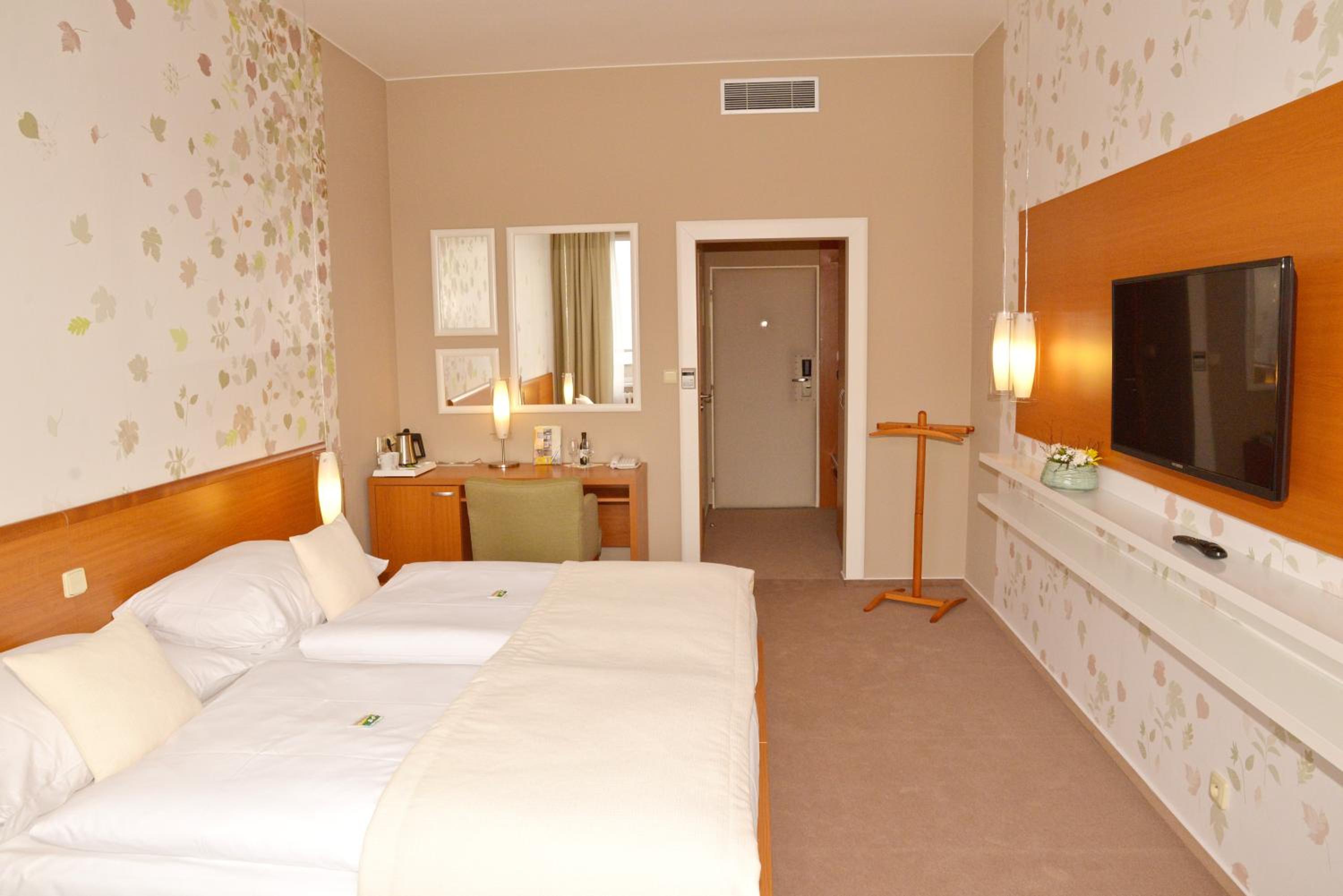 Premium Double or Twin Room with Access to public Relax Center - Photo 3