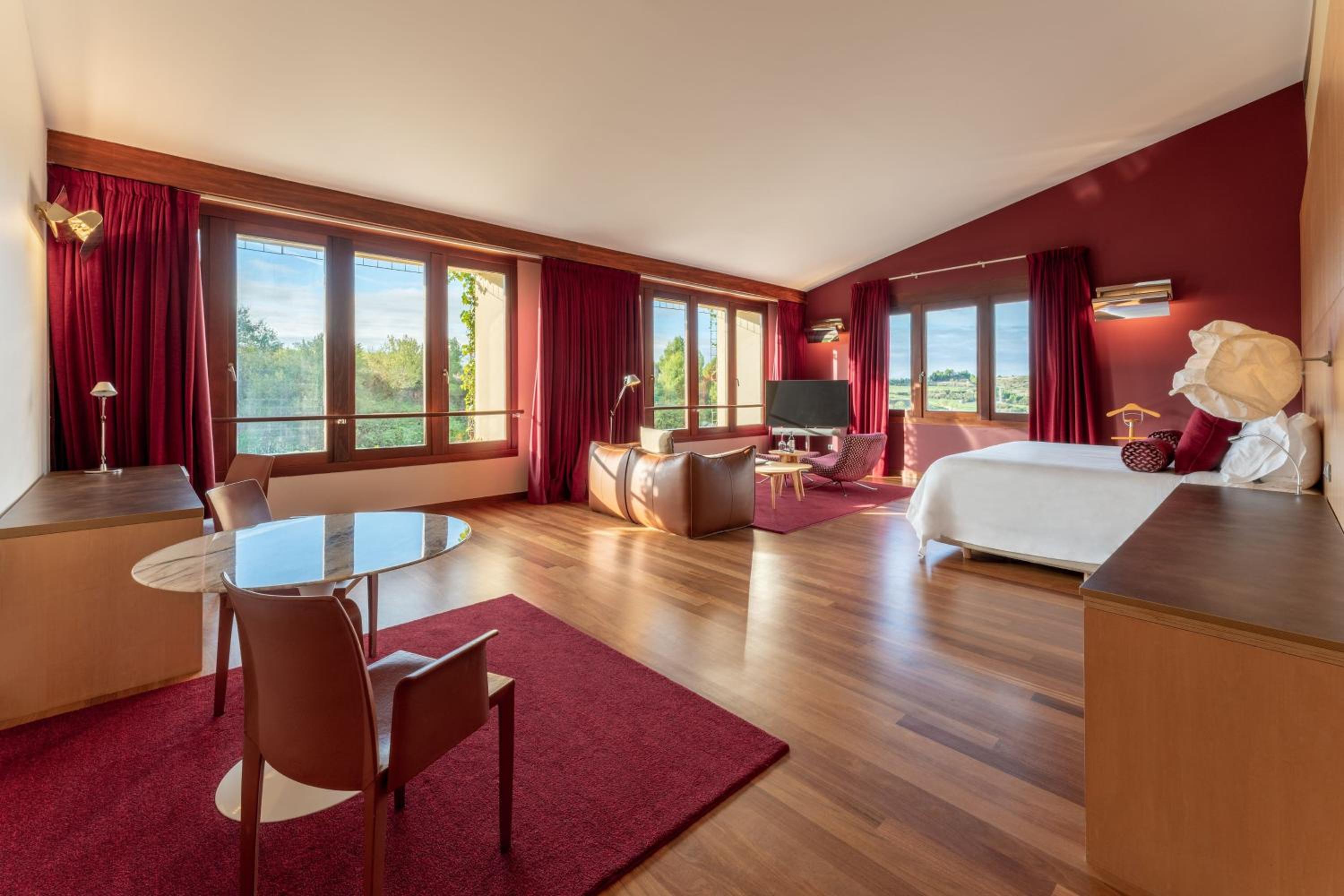 Riscal Suite, 1 King, Vineyards view, Mountain view