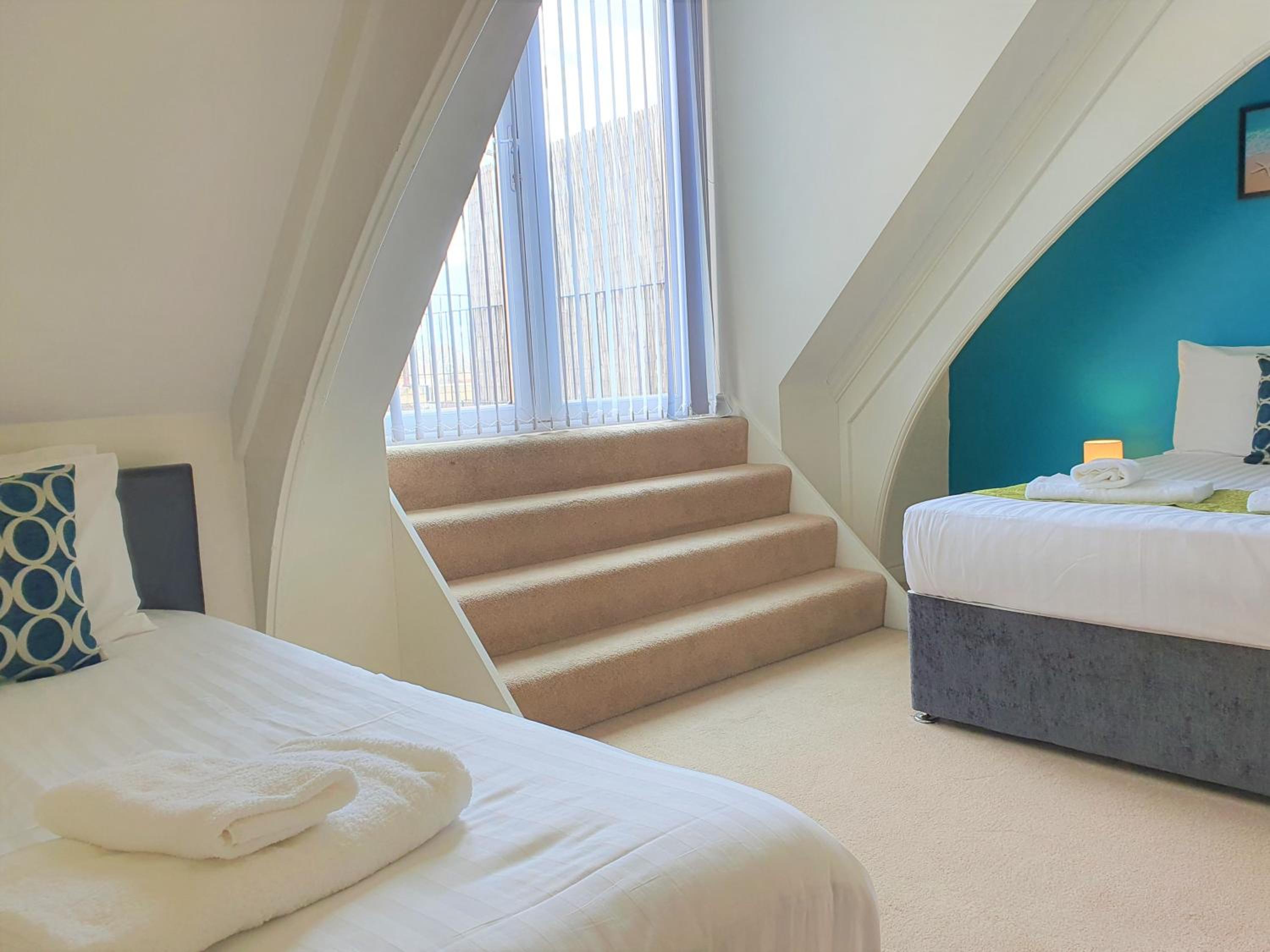 Two-Bedroom Apartment - Photo 2