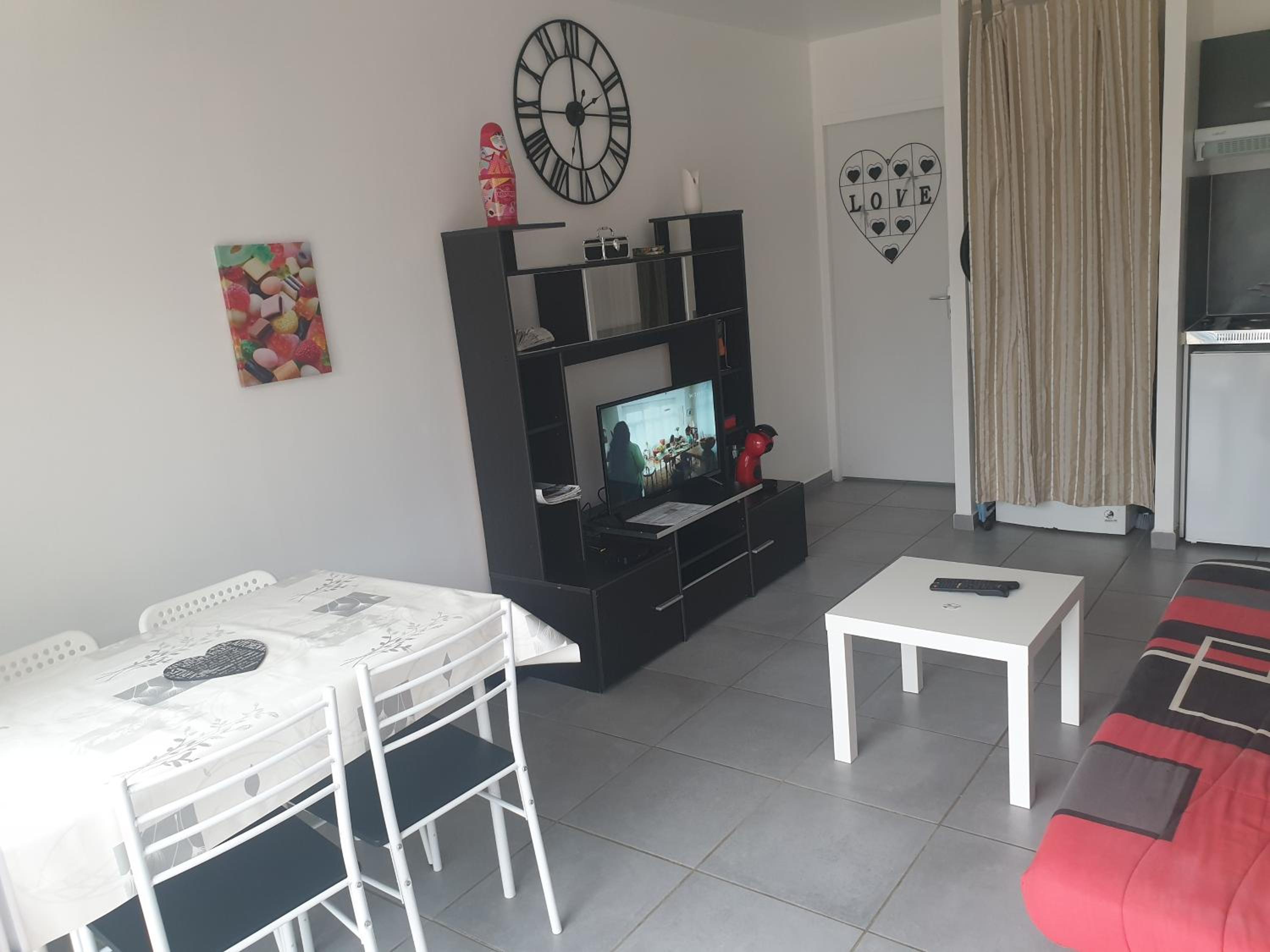 One-Bedroom Apartment - Photo 5