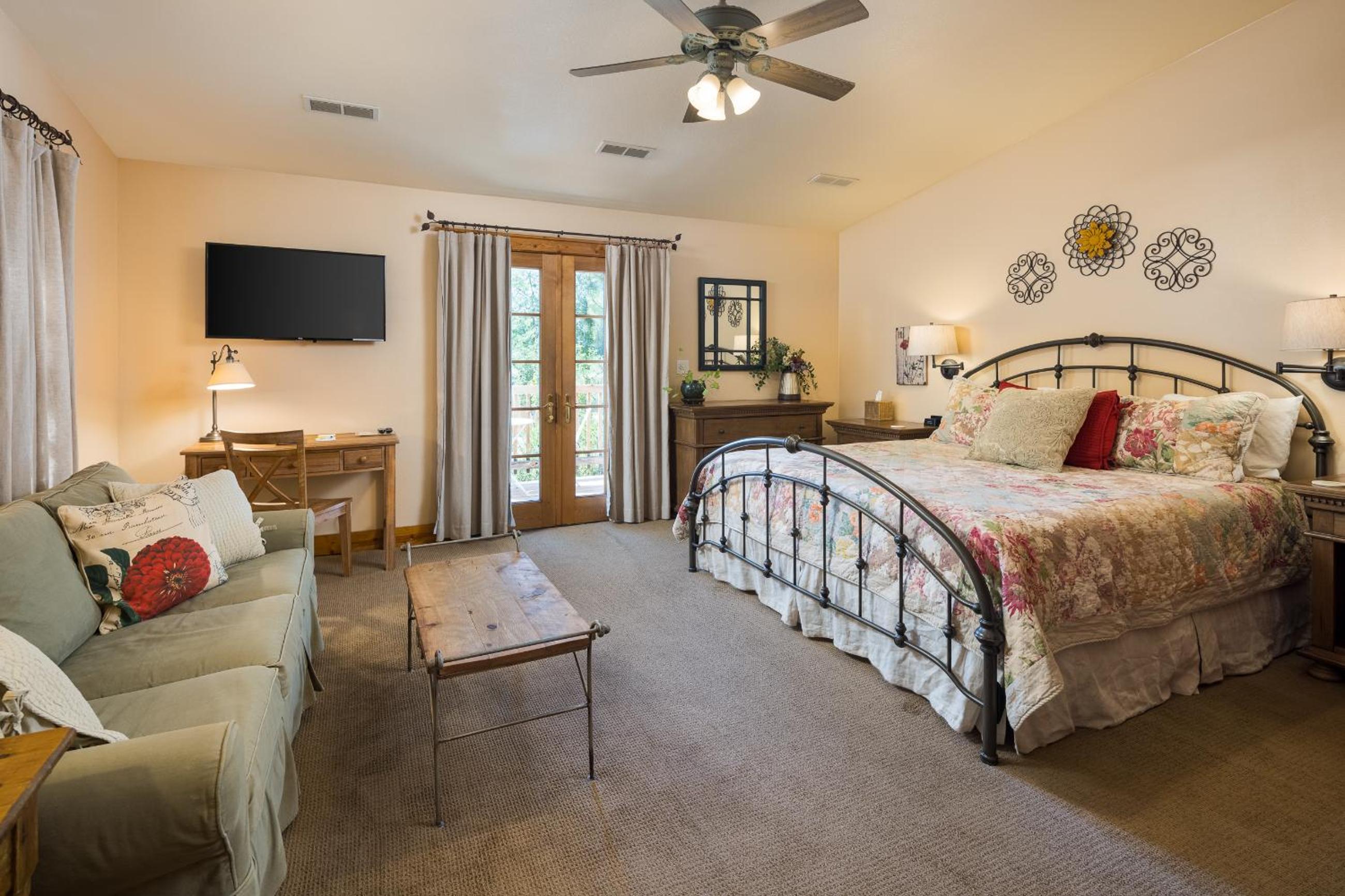 Deluxe Queen Room