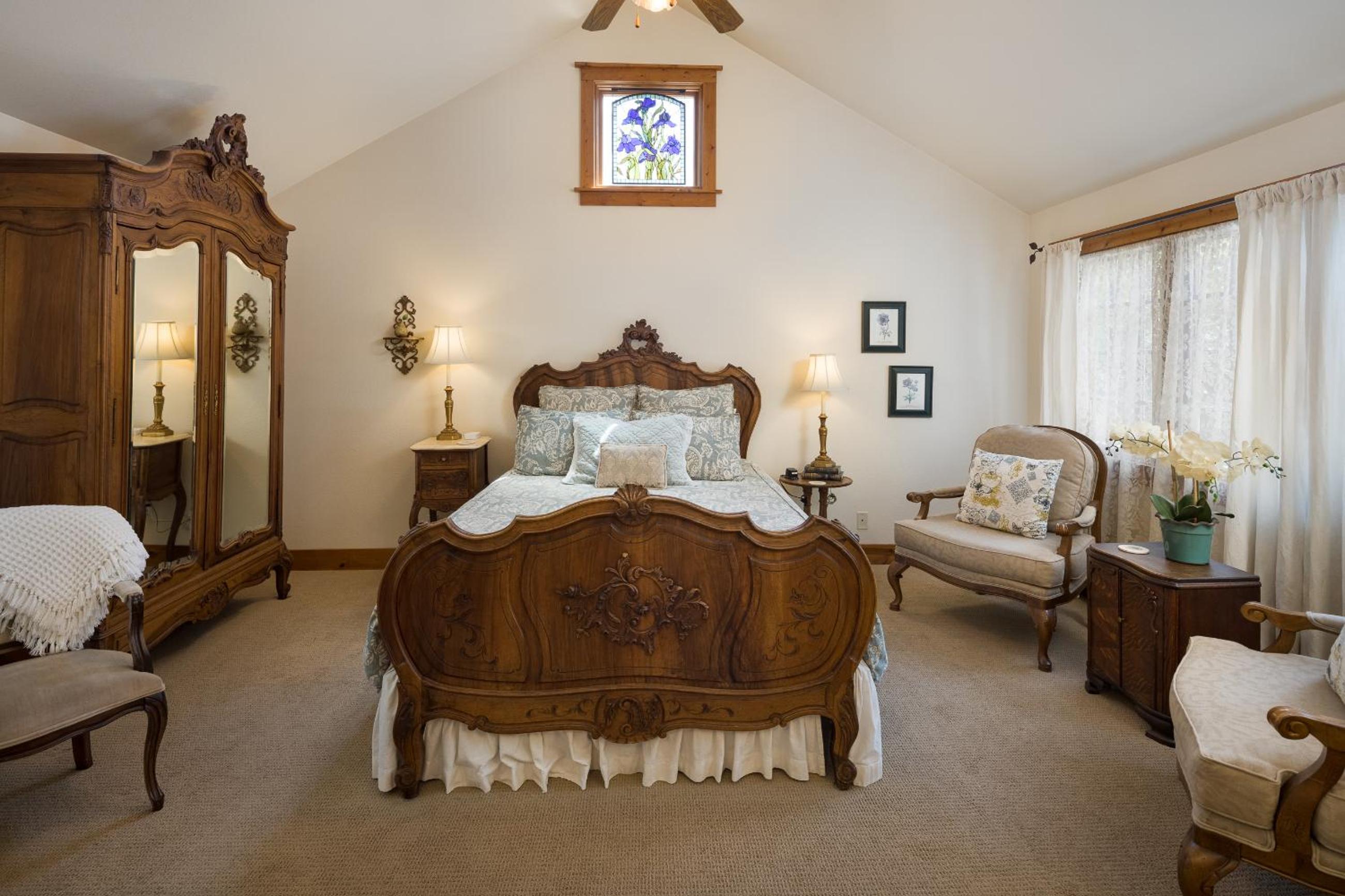 Queen Room with Spa Bath