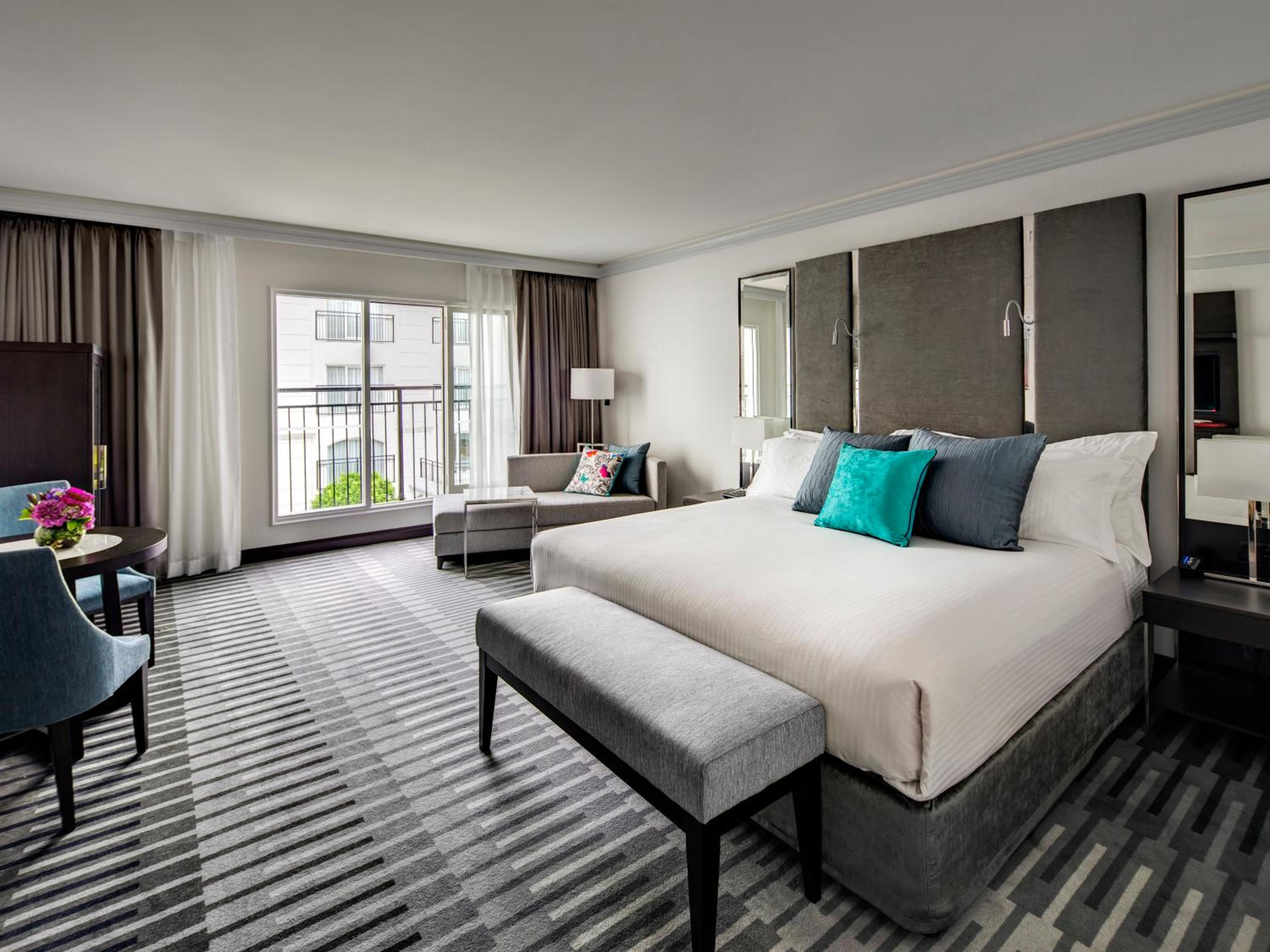 Classic King Room with Courtyard View