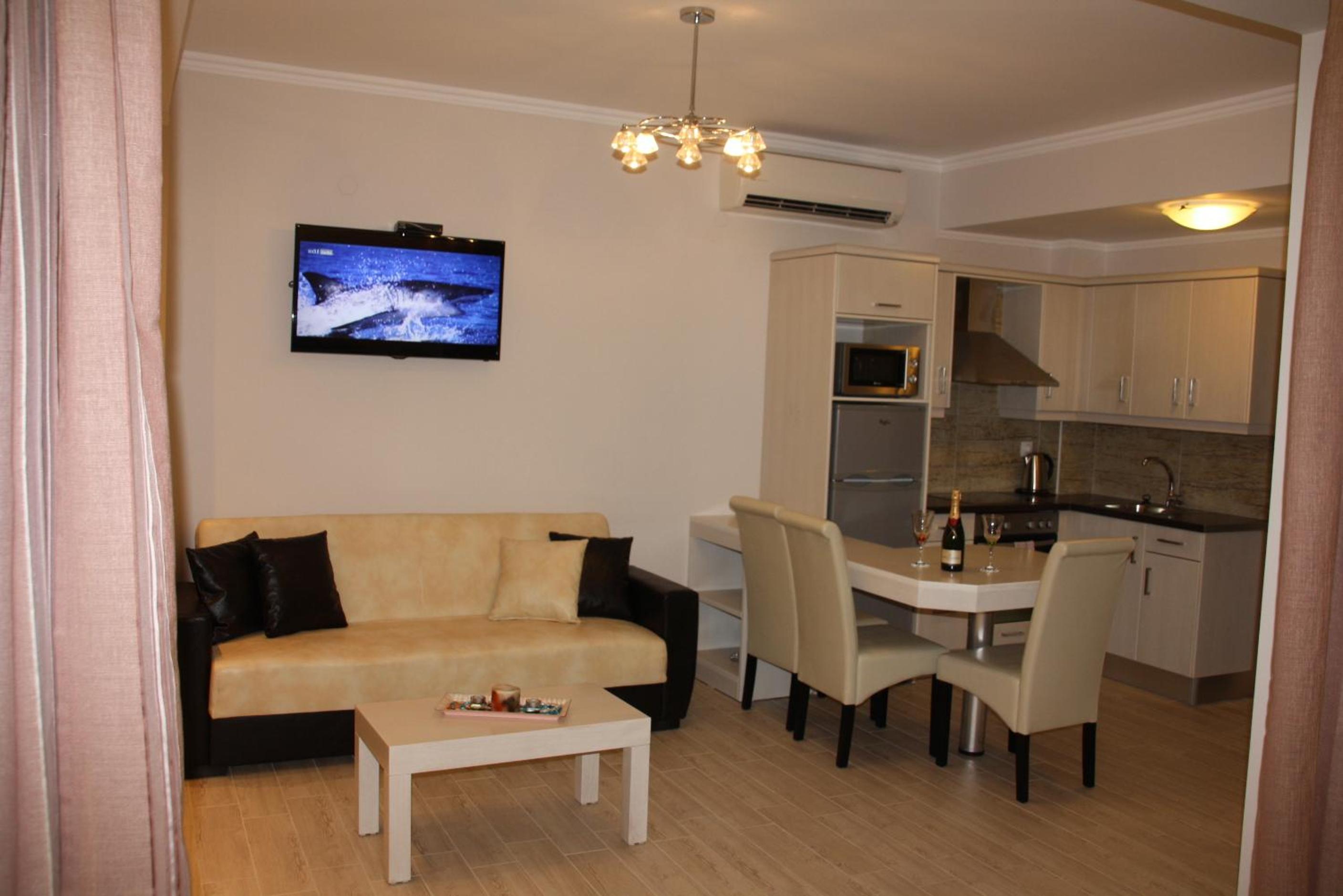 Deluxe Suite with Sea View photo 3