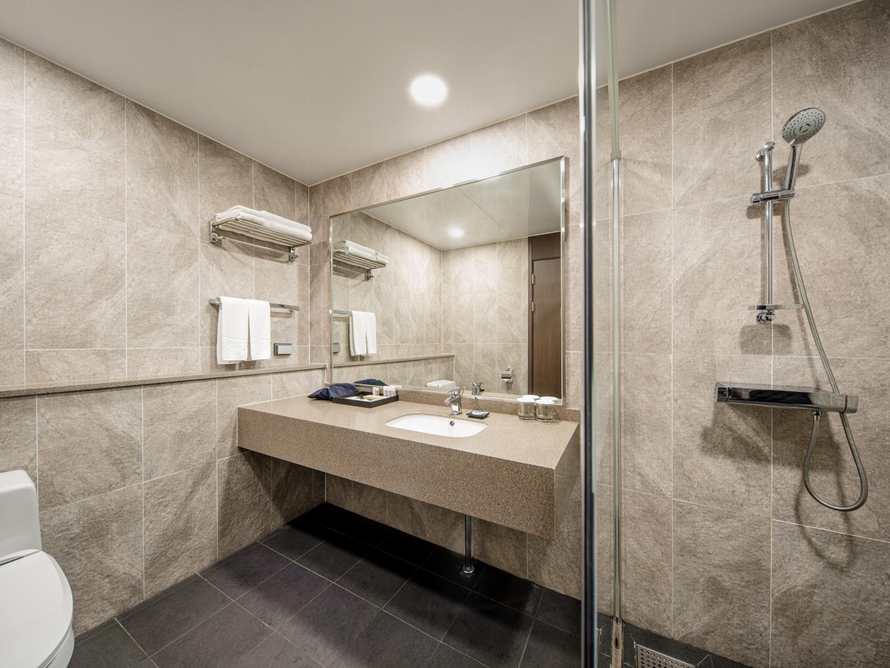 Deluxe Double Room with Partial Ocean View - Breakfast for 2 photo 3