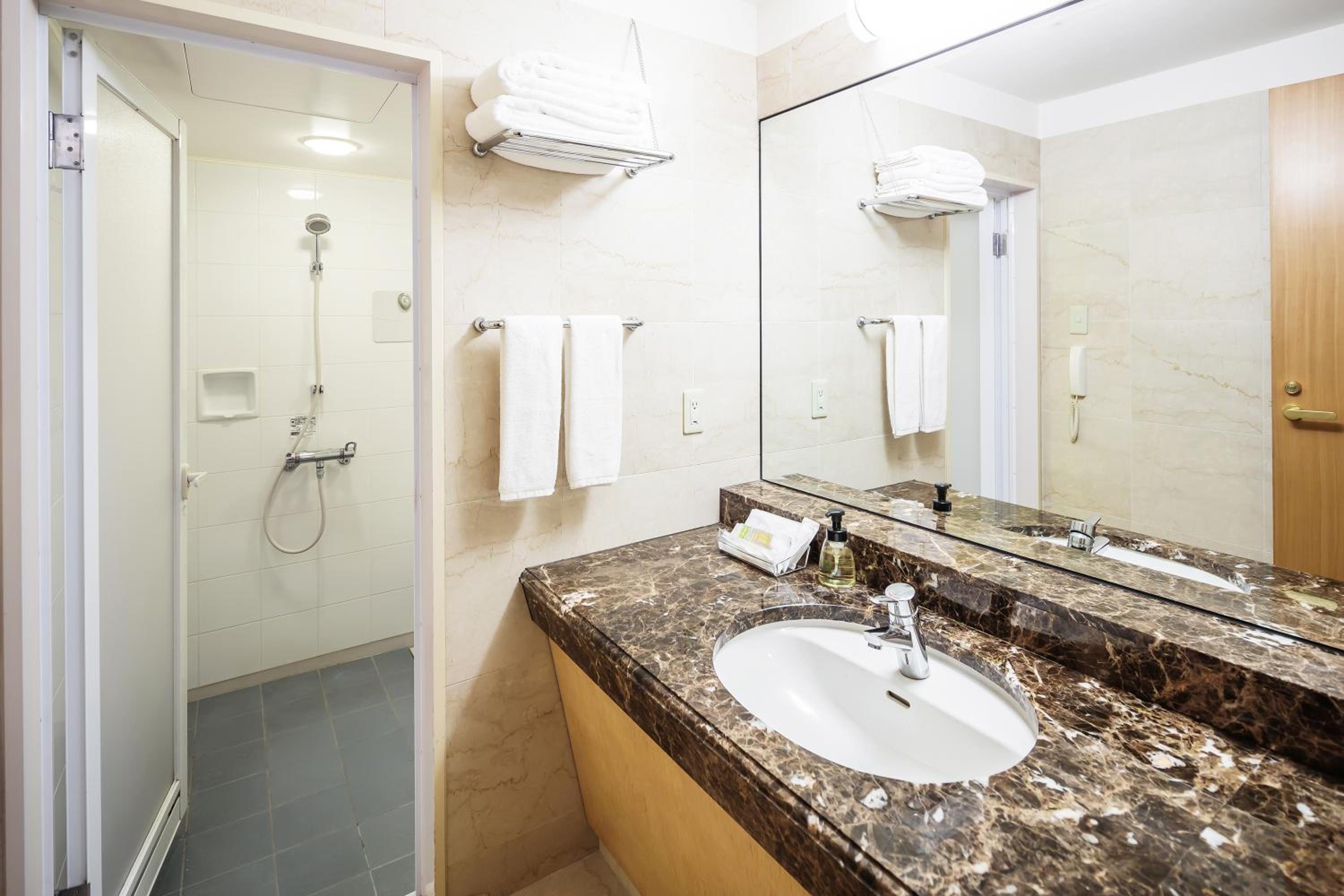Deluxe Triple Room with Castle View - Non-Smoking - Photo 4