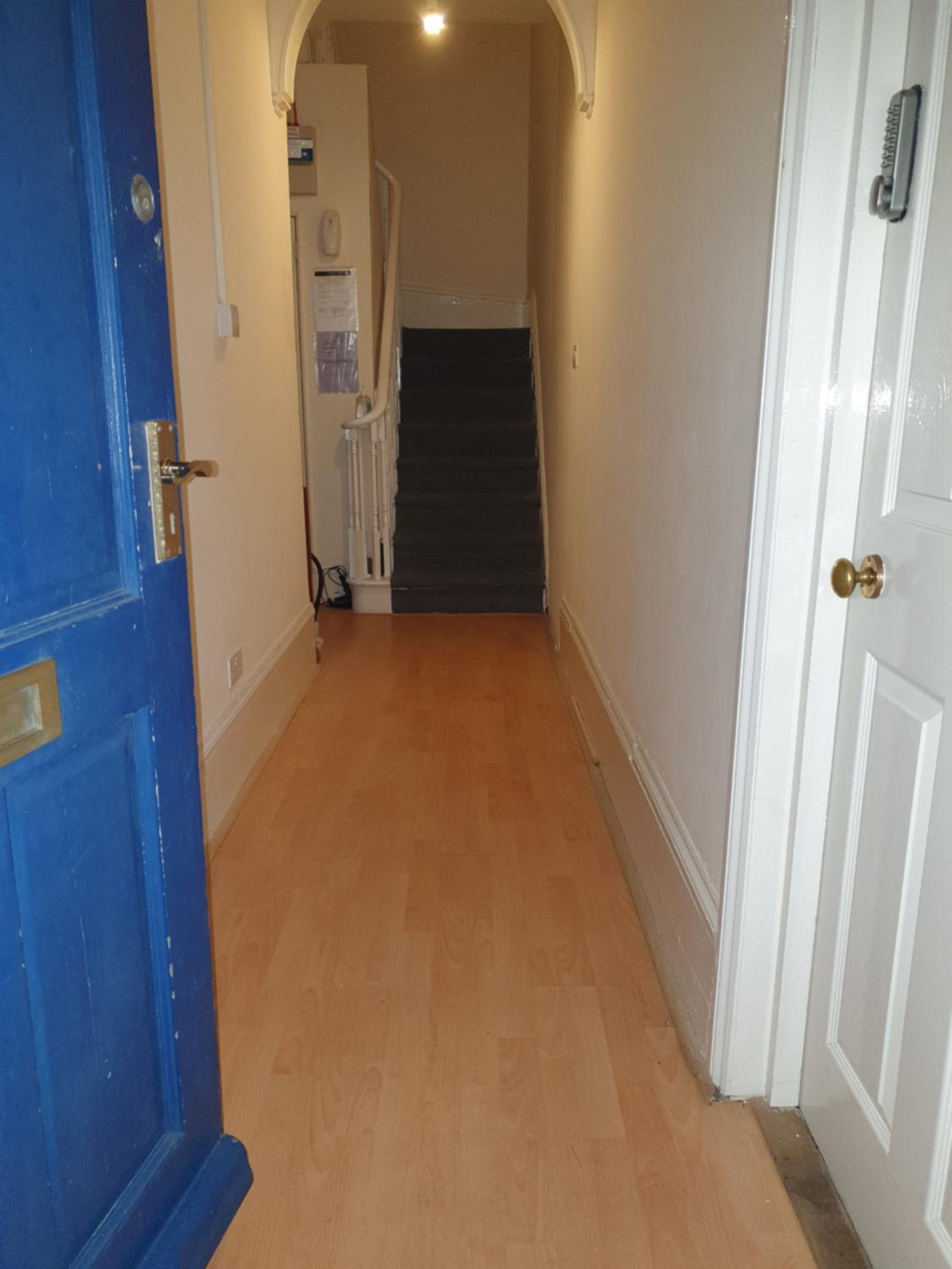 One-Bedroom Apartment (2 Adults) -F2 photo 3
