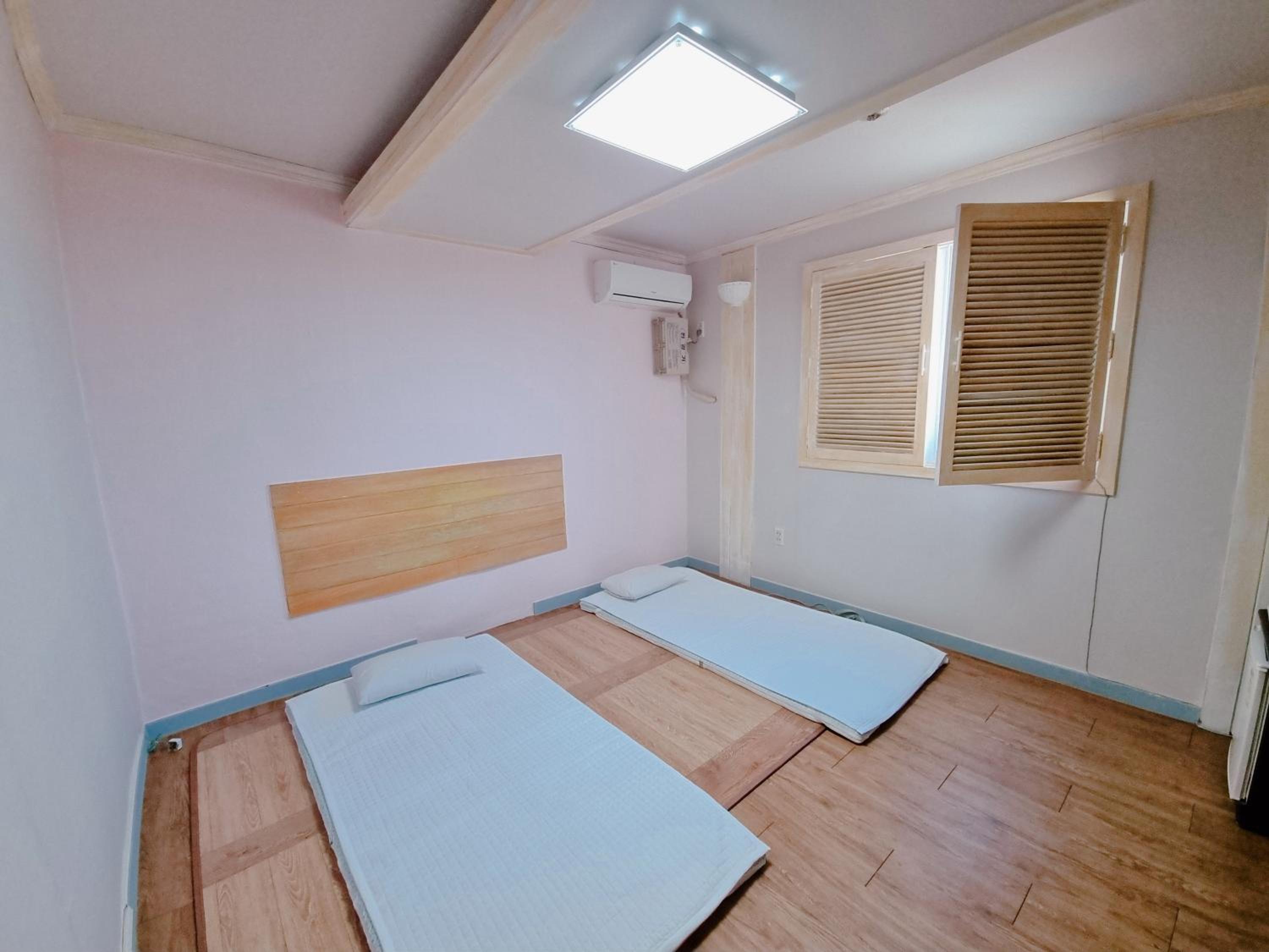 Economy Double Room photo 1