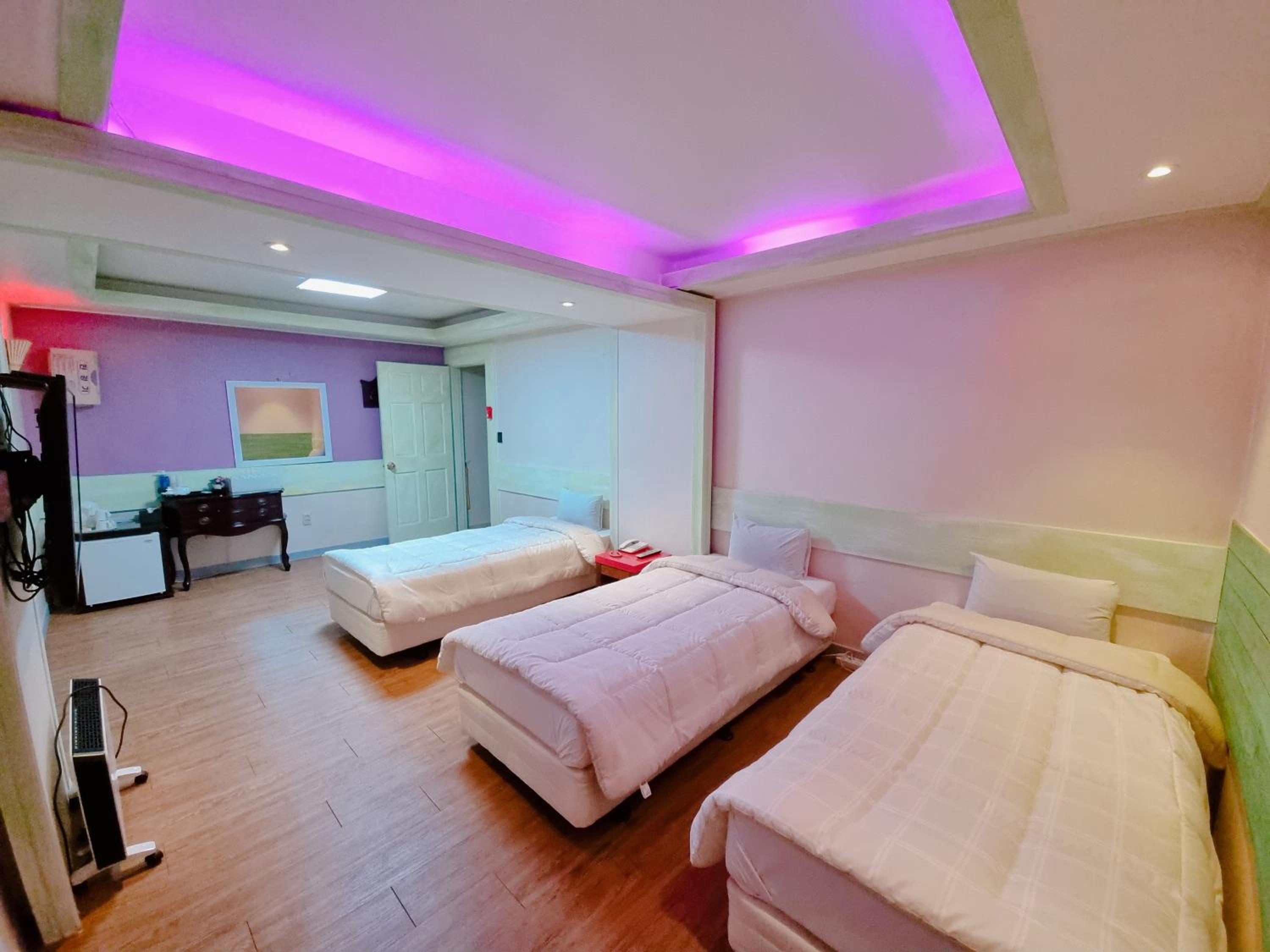 Family Room photo 2