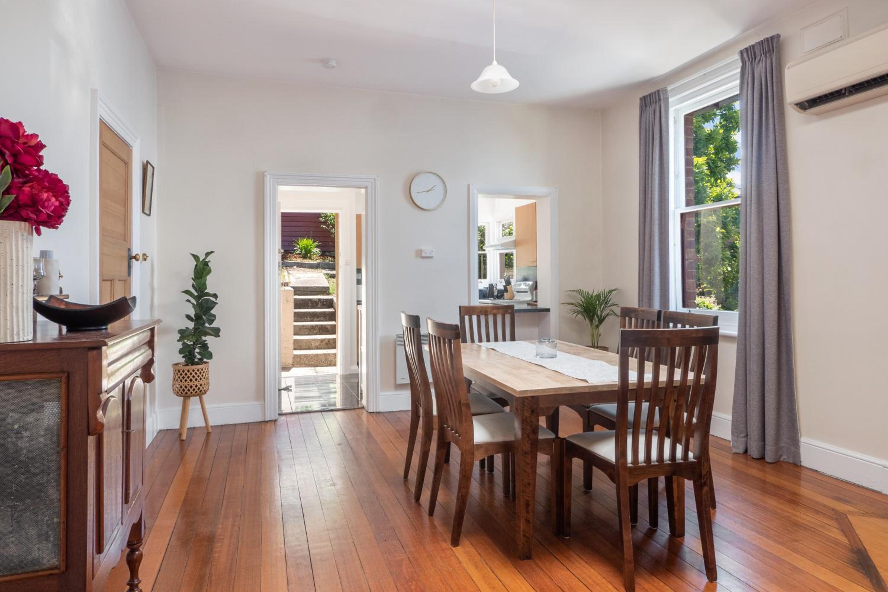 Three-Bedroom House photo 2