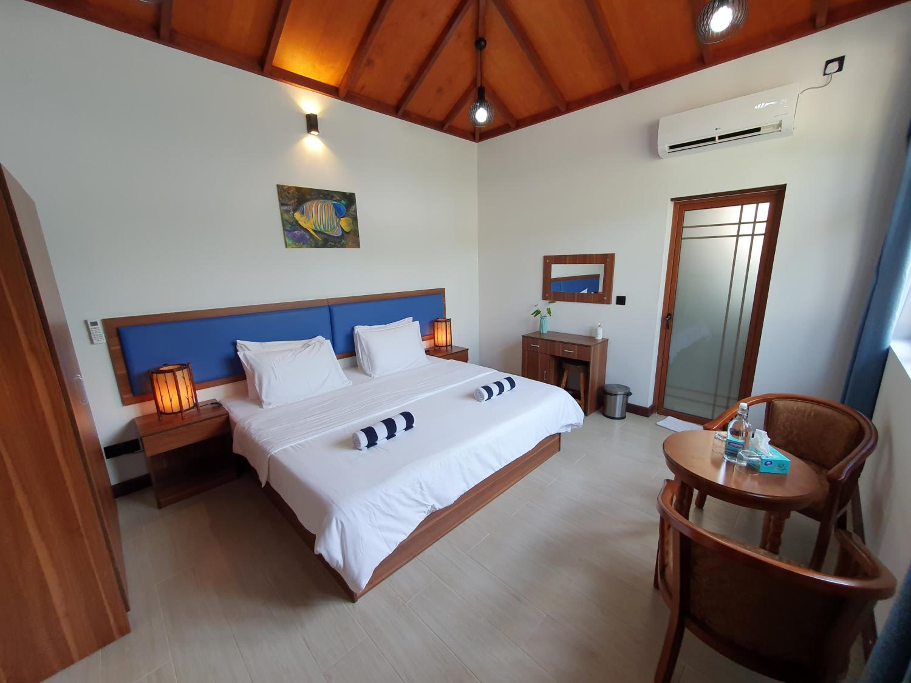 Deluxe Double Room - Photo 9