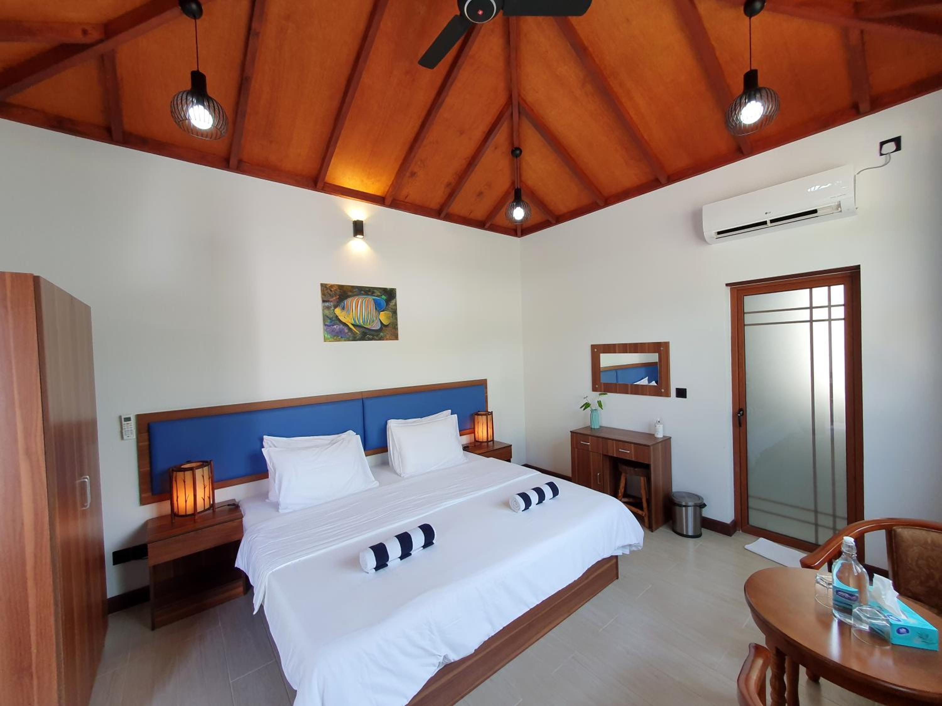 Deluxe Double Room - Photo 8