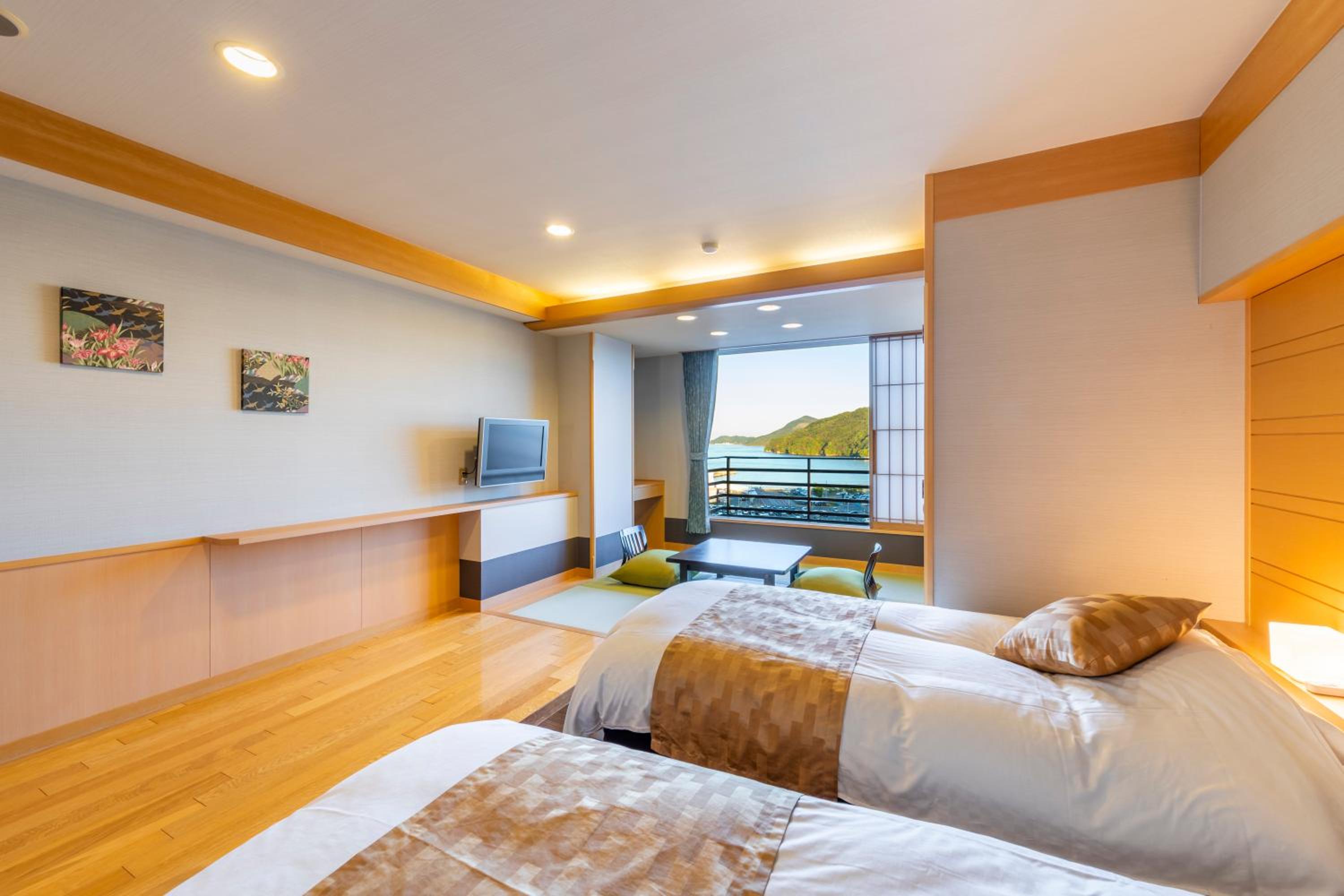 Room with Tatami Area with Ocean View South Wing - Restaurant Dinner