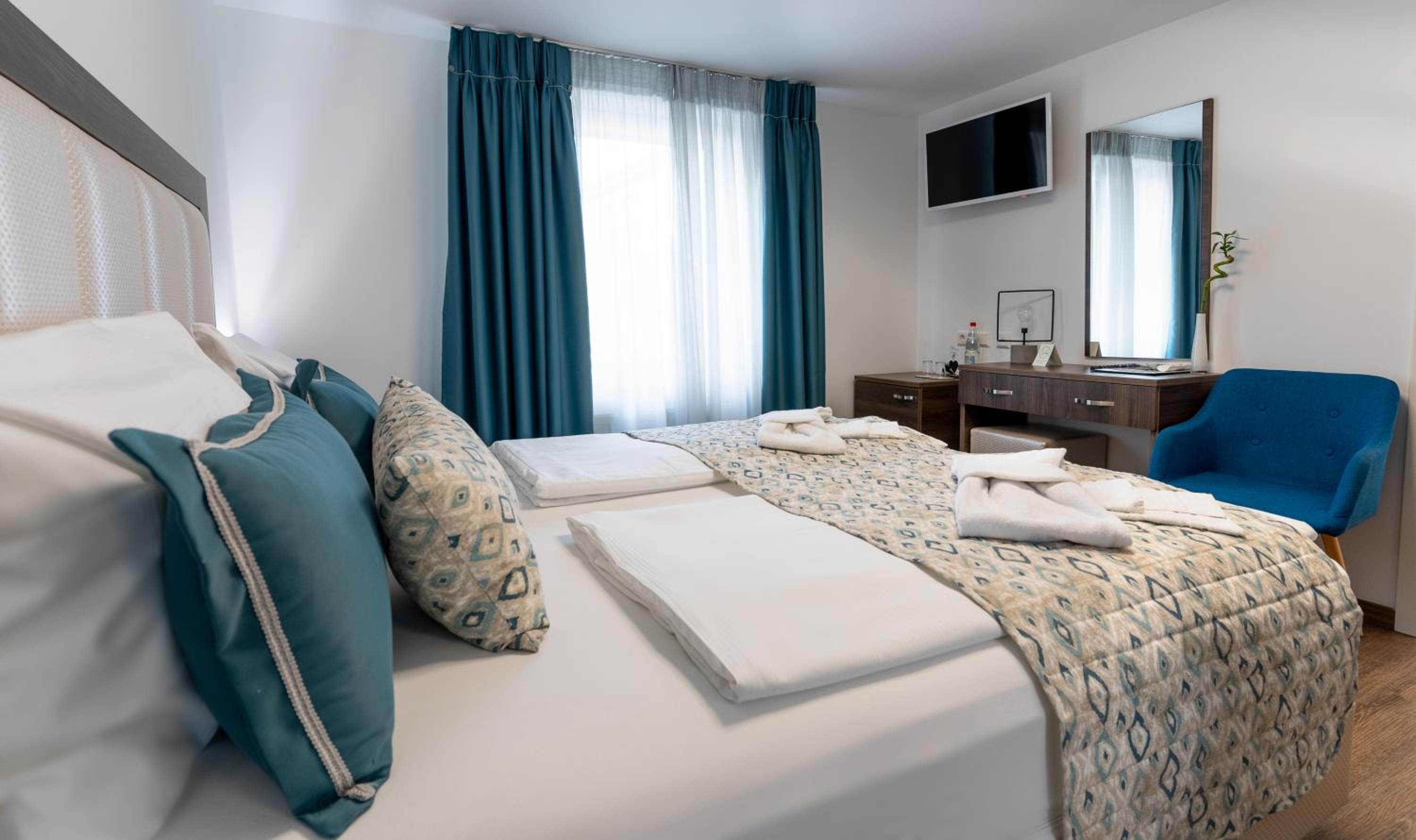 Standard Double Room - Photo 3