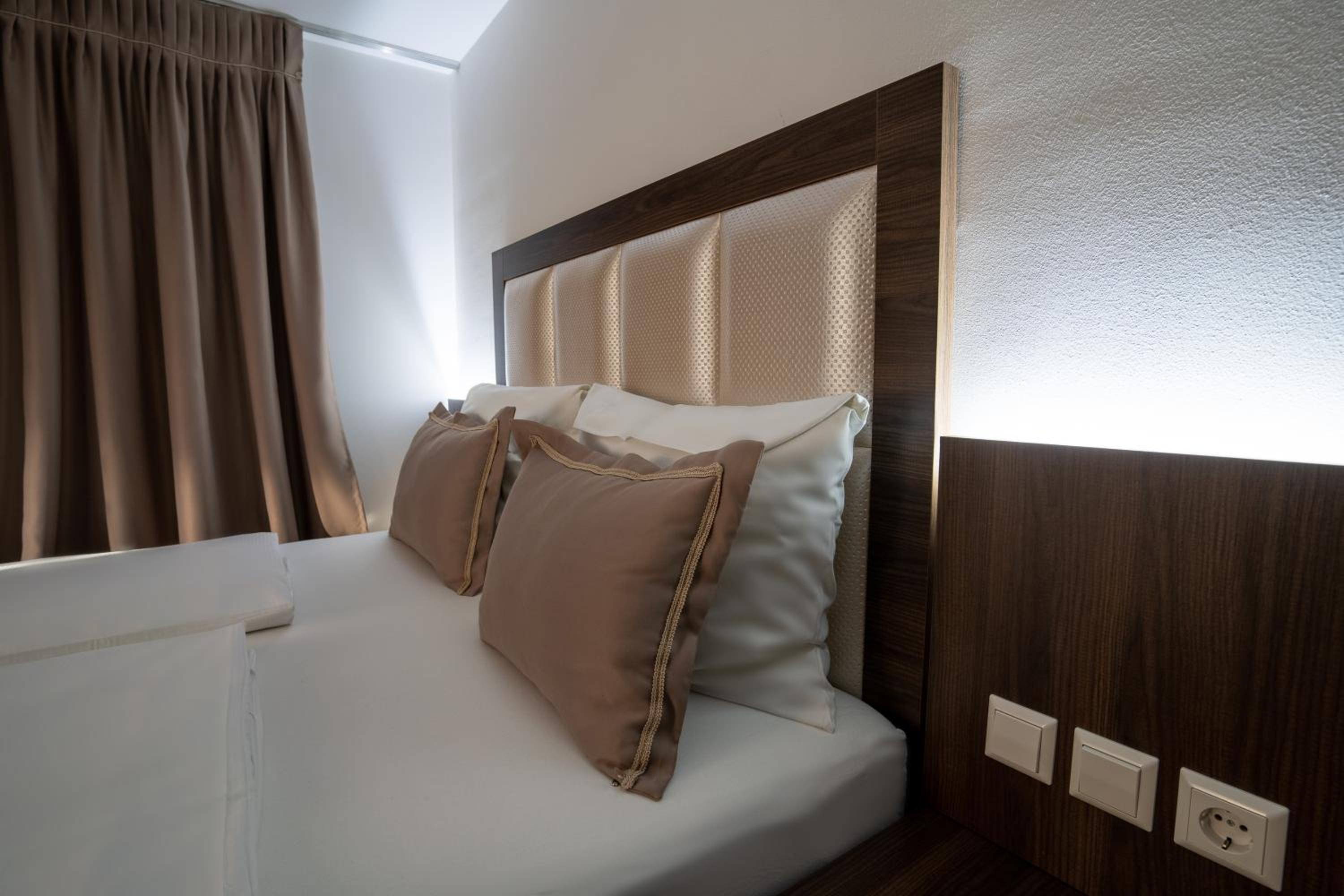 Standard Double Room - Photo 5