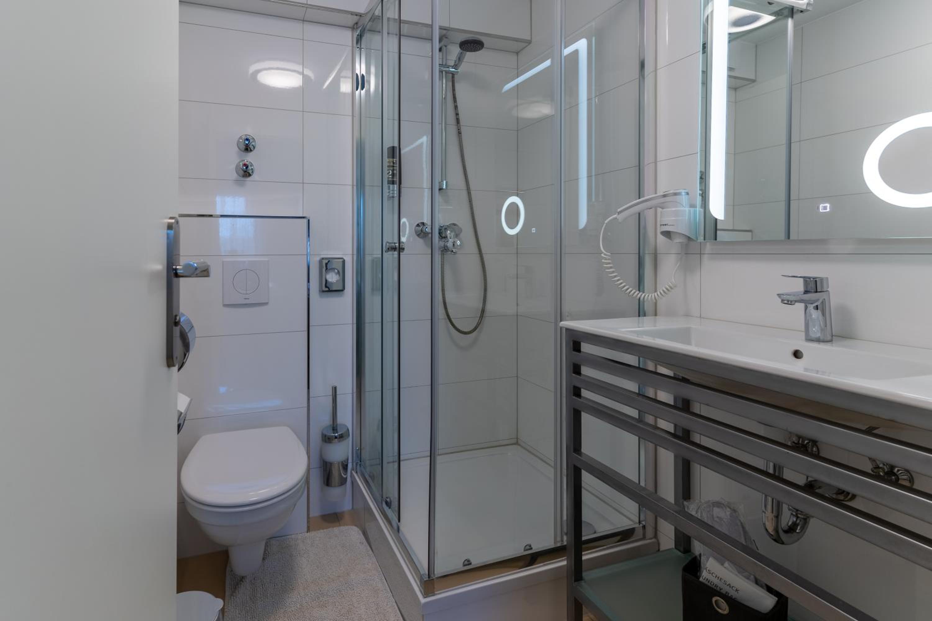 Standard Double Room - Photo 7
