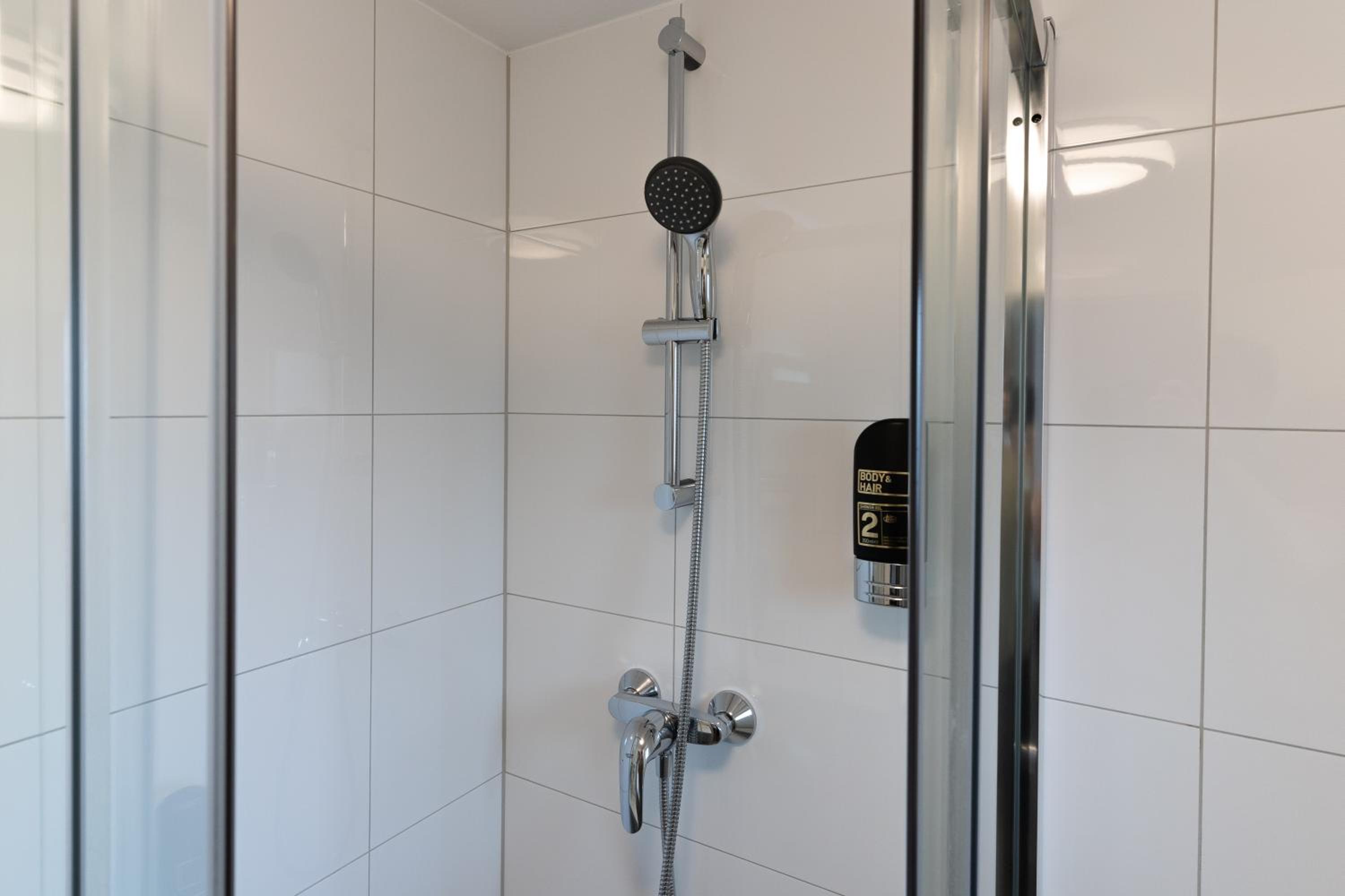 Standard Double Room - Photo 12