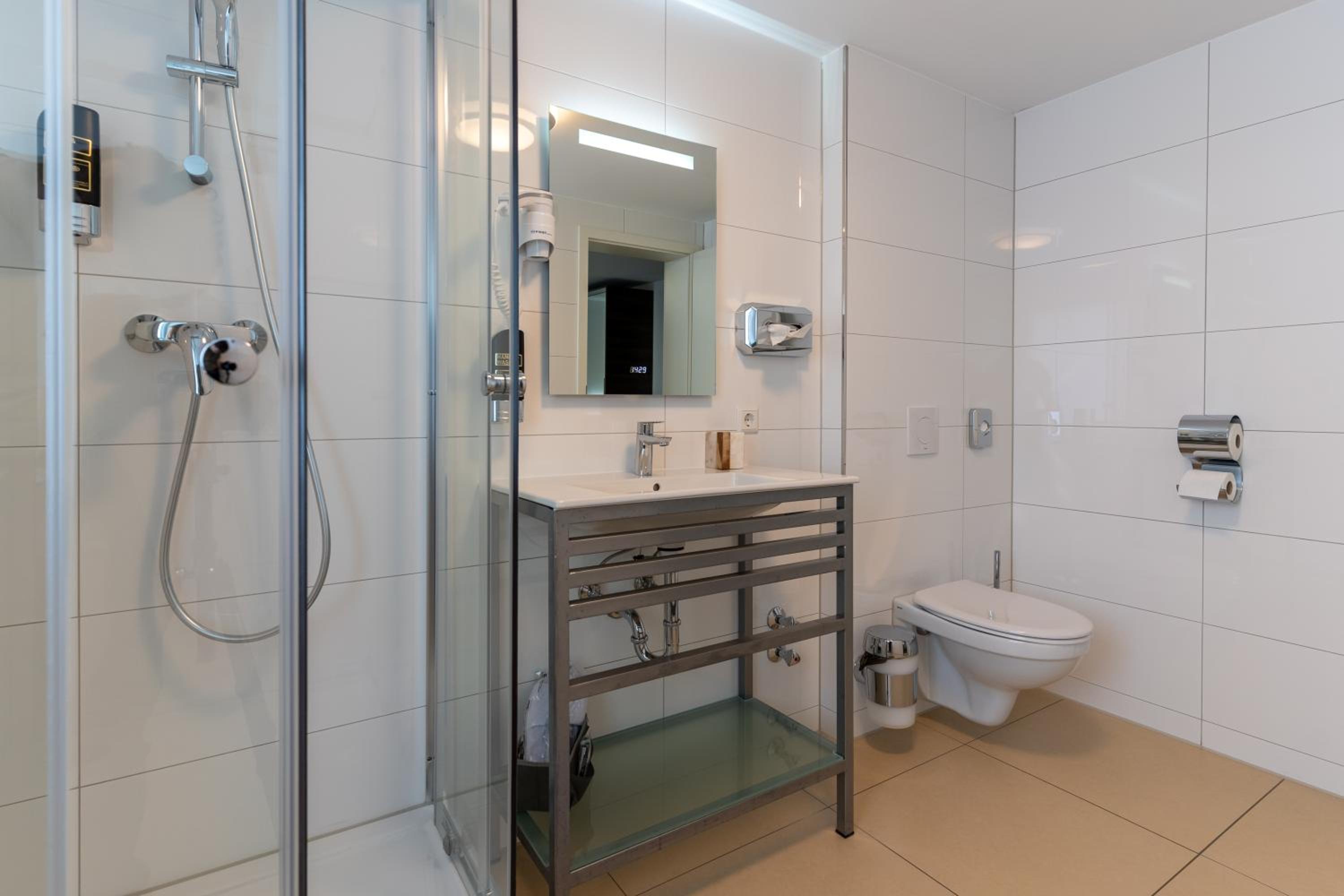 Standard Double Room - Photo 2