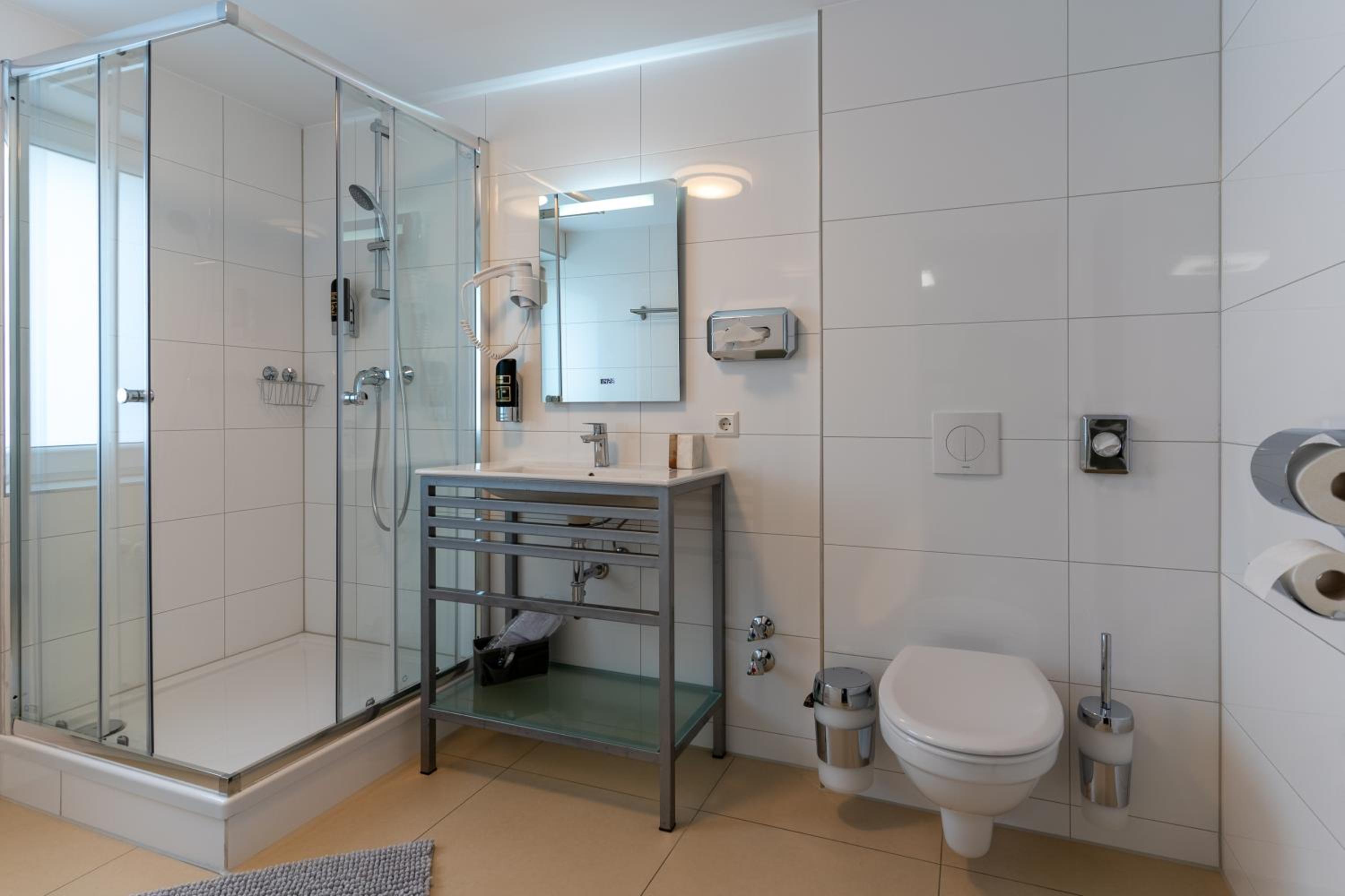 Standard Double Room - Photo 15