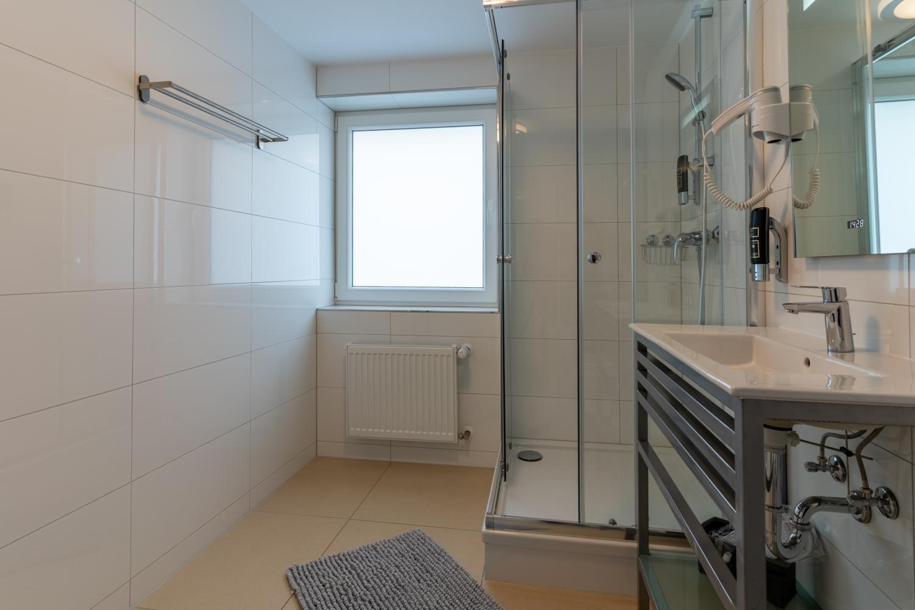 Standard Double Room - Photo 18