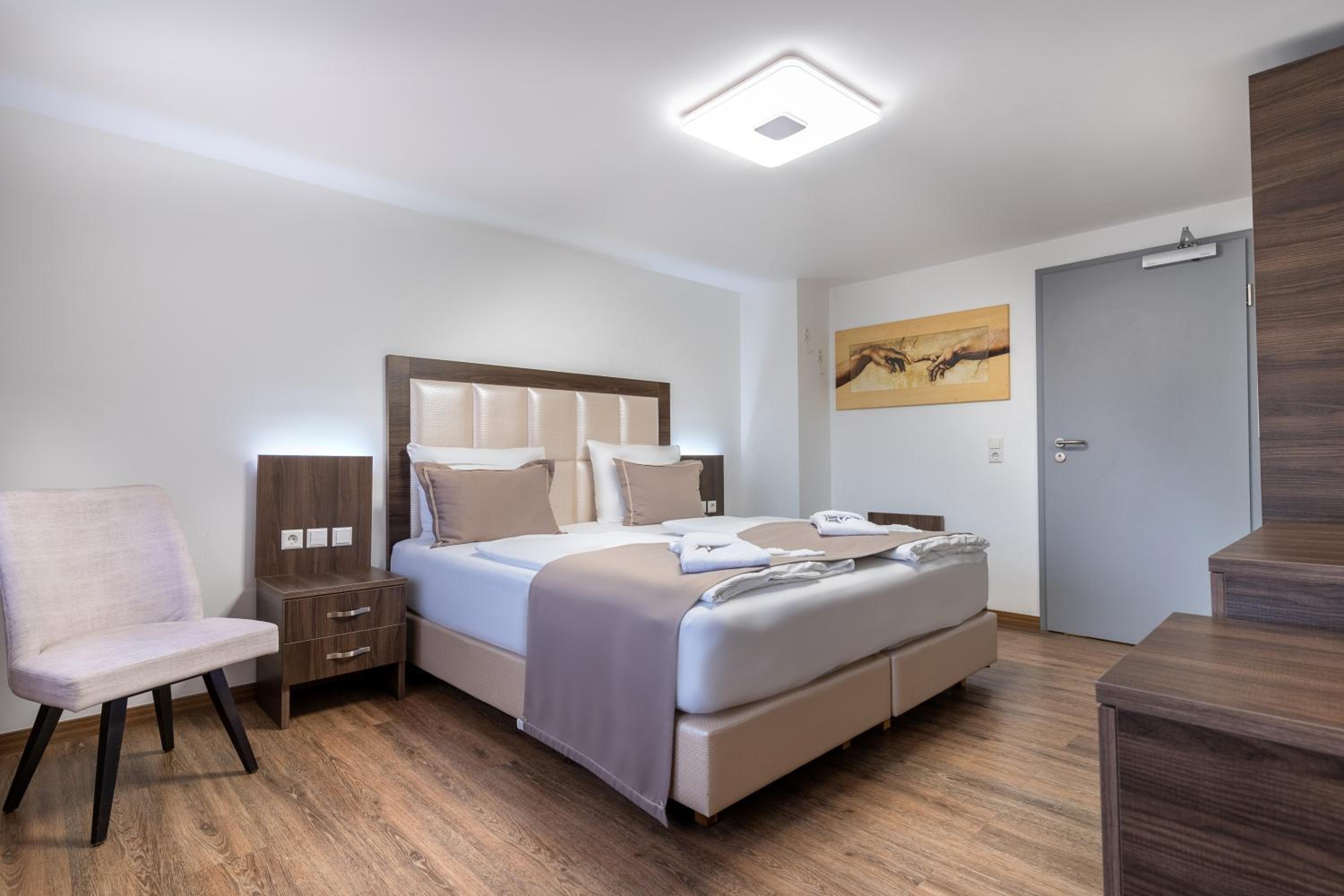 Deluxe Double Room - Photo 13