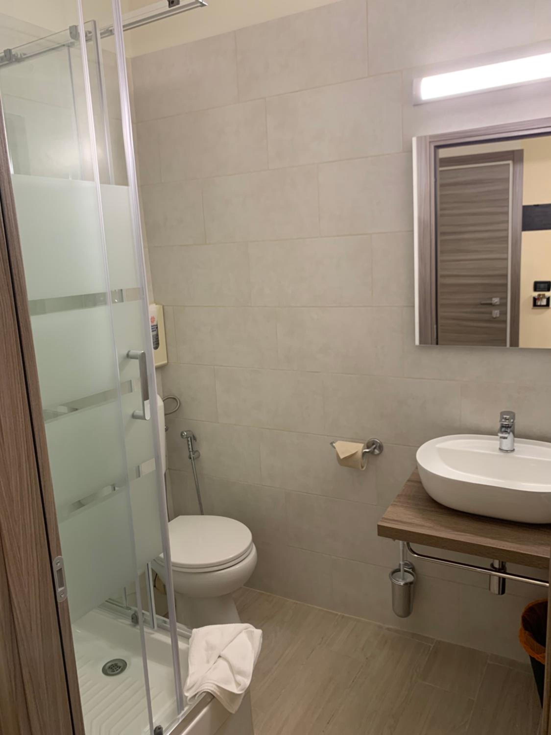Double Room - Photo 12