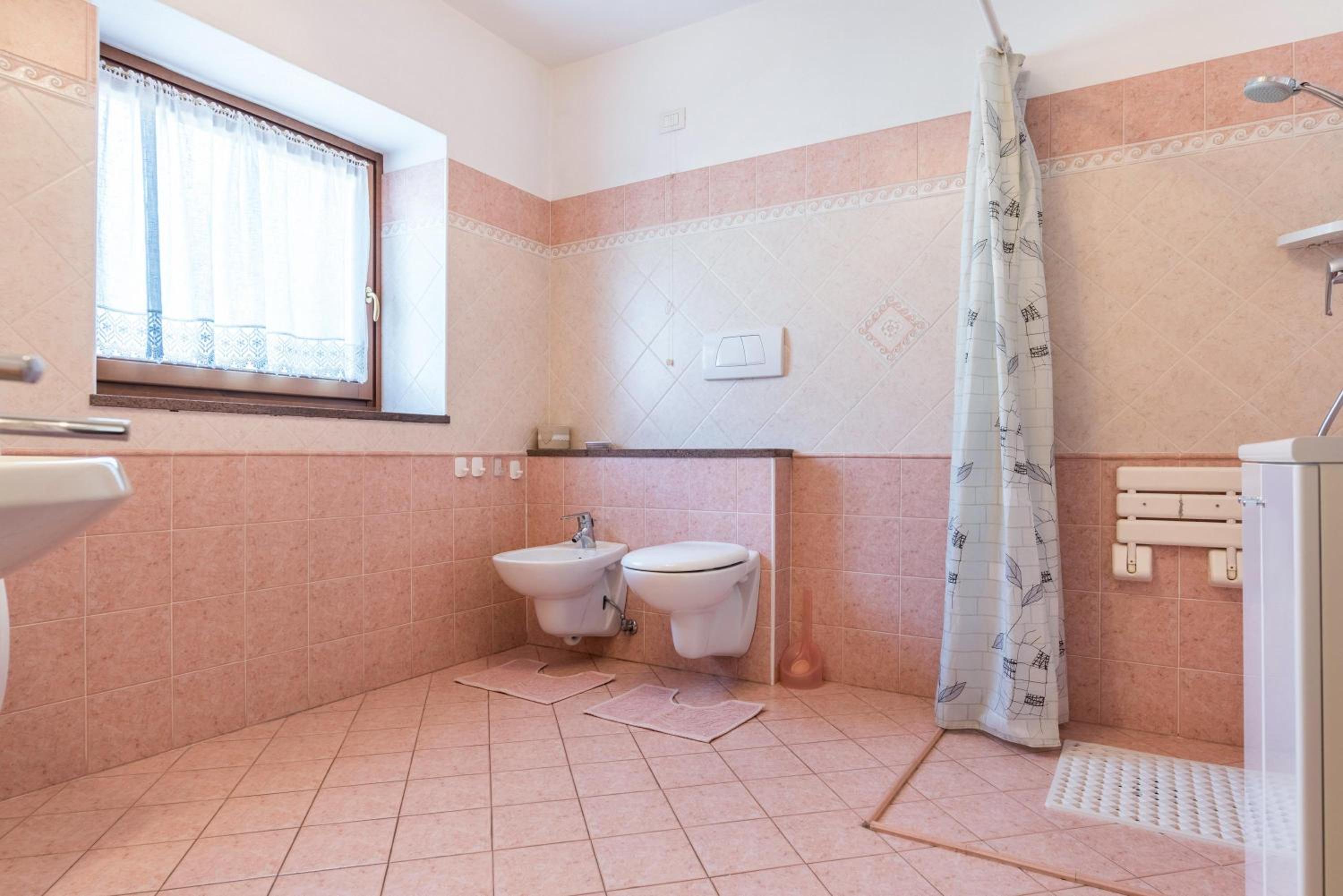 Two-Bedroom Deluxe Apartment with Garden View photo 3