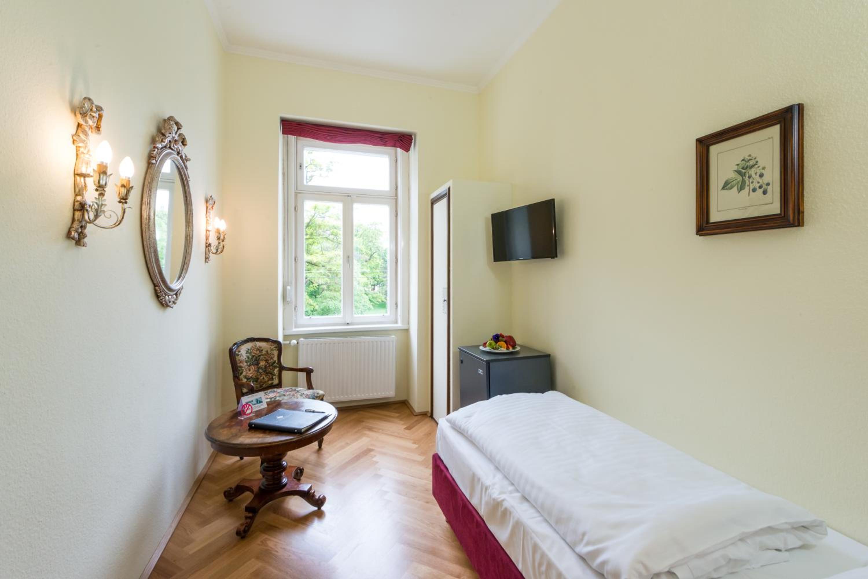 Single Room photo 2