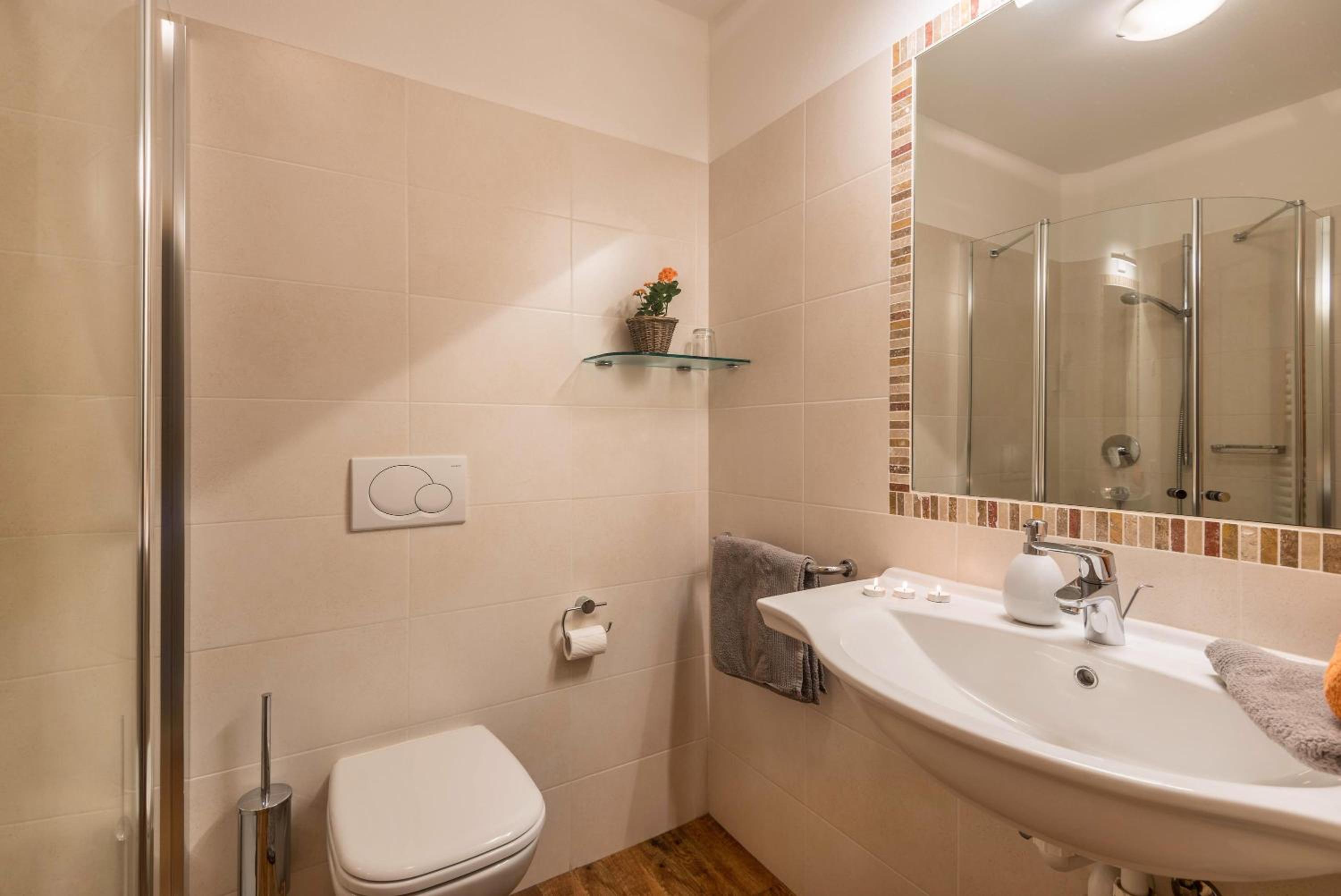 Two-Bedroom Deluxe Apartment with Garden View photo 2
