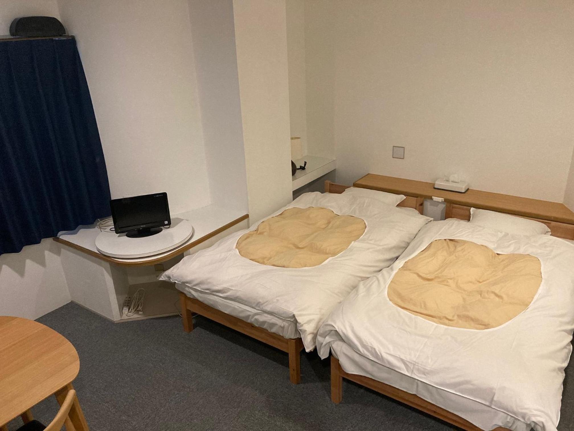 Twin Room - Photo 7