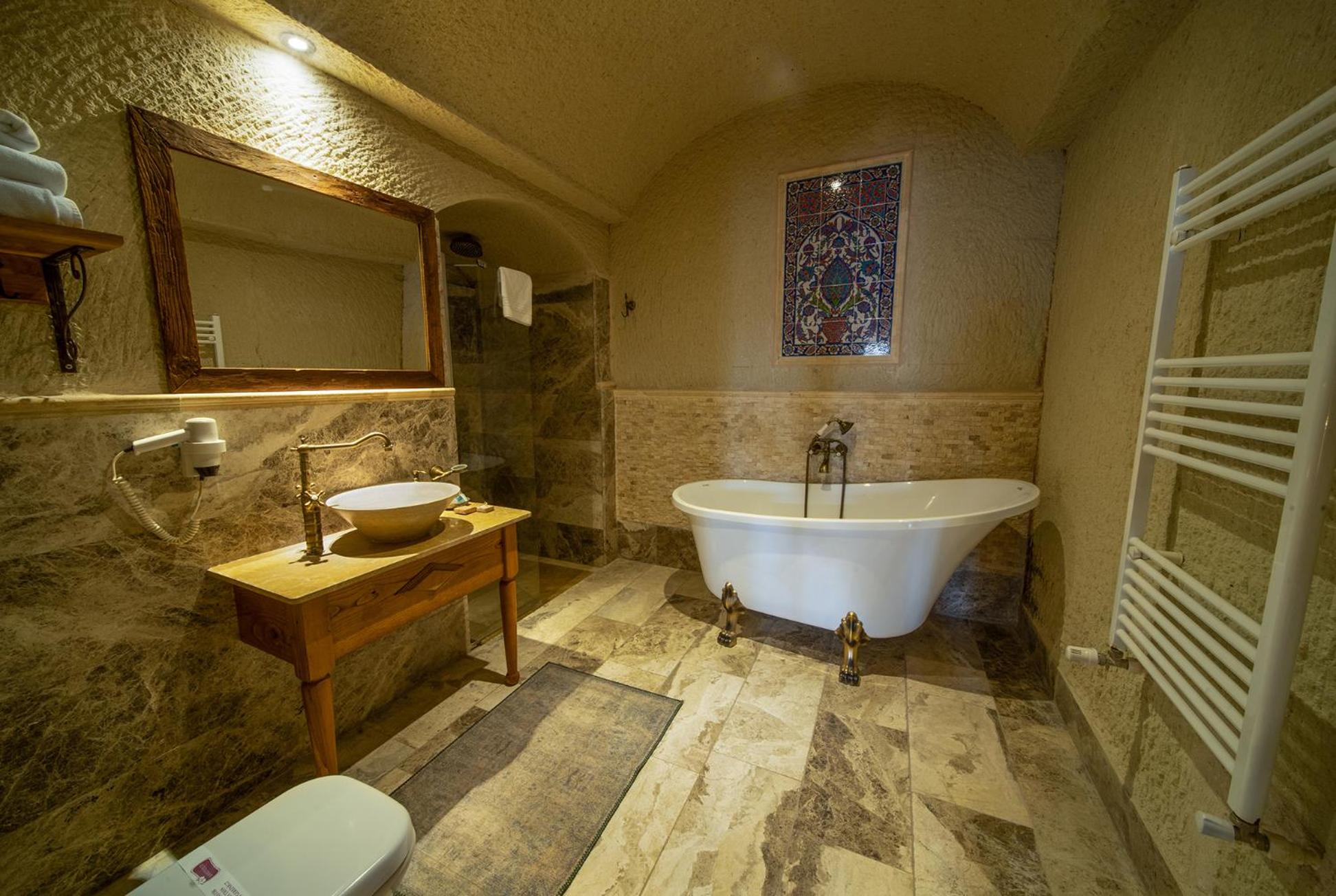Suite with Mountain View - Photo 21