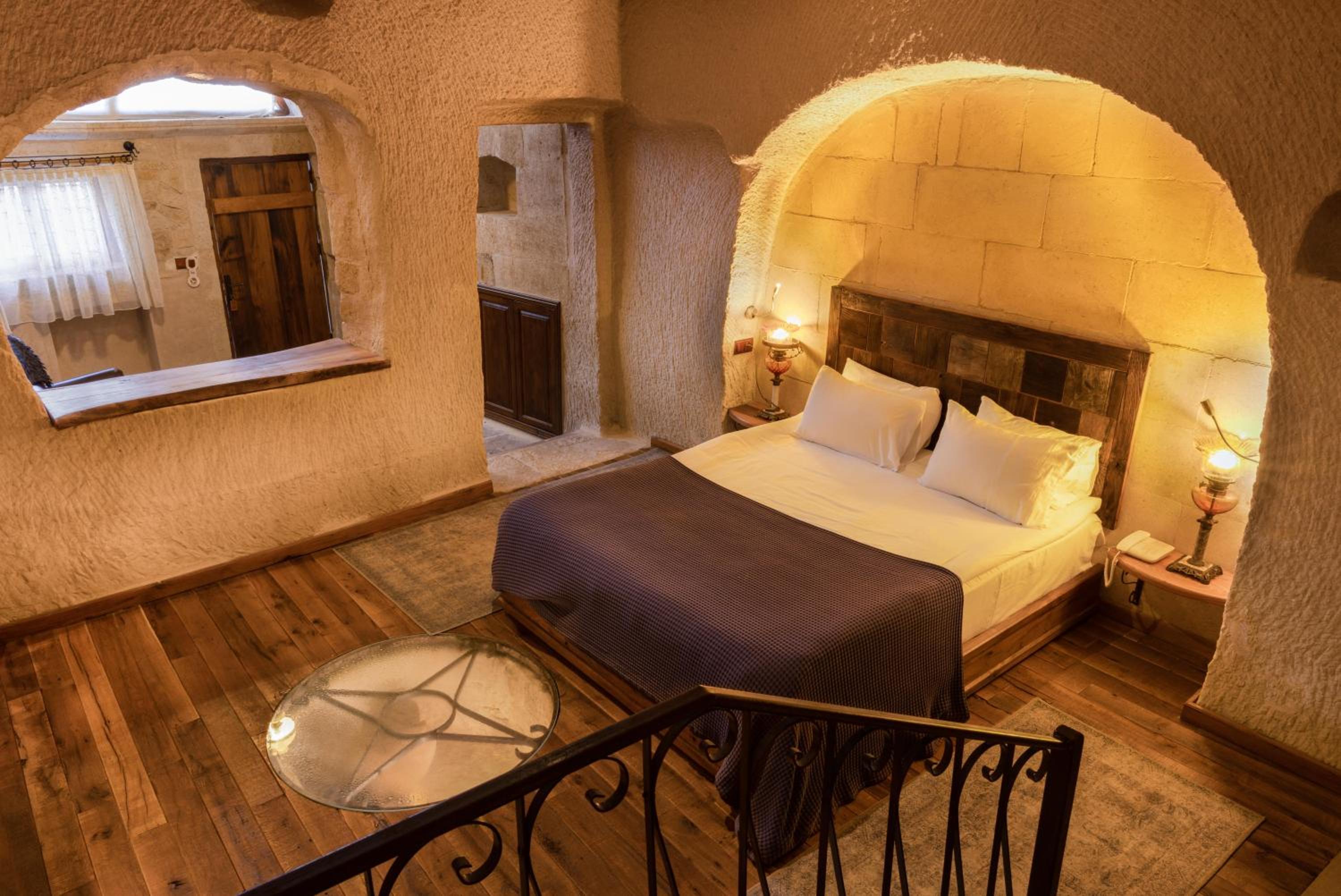 Deluxe Suite with Spa Bath - Photo 18