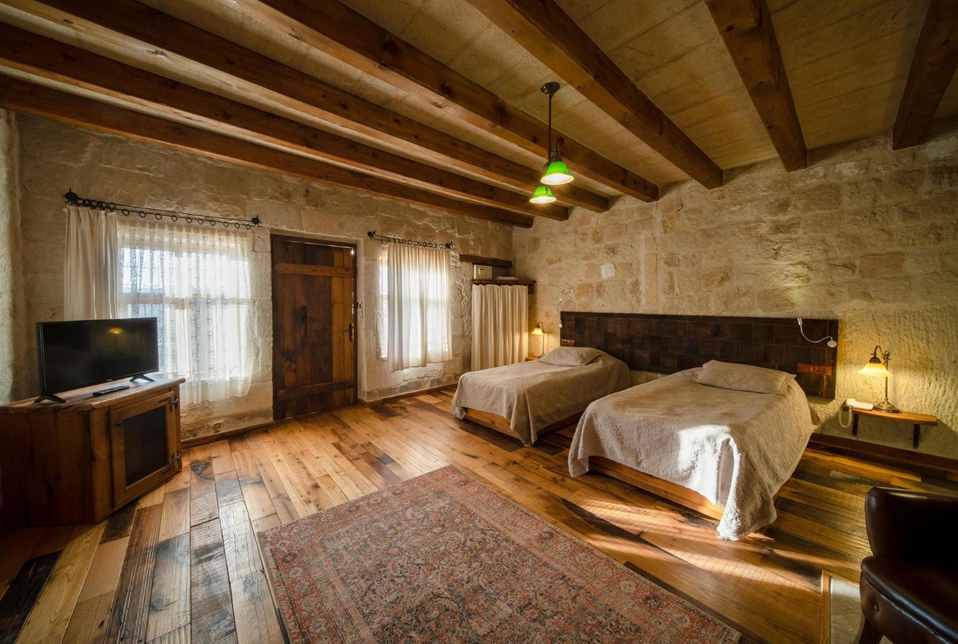 Superior Double or Twin Room with Mountain View - Photo 8