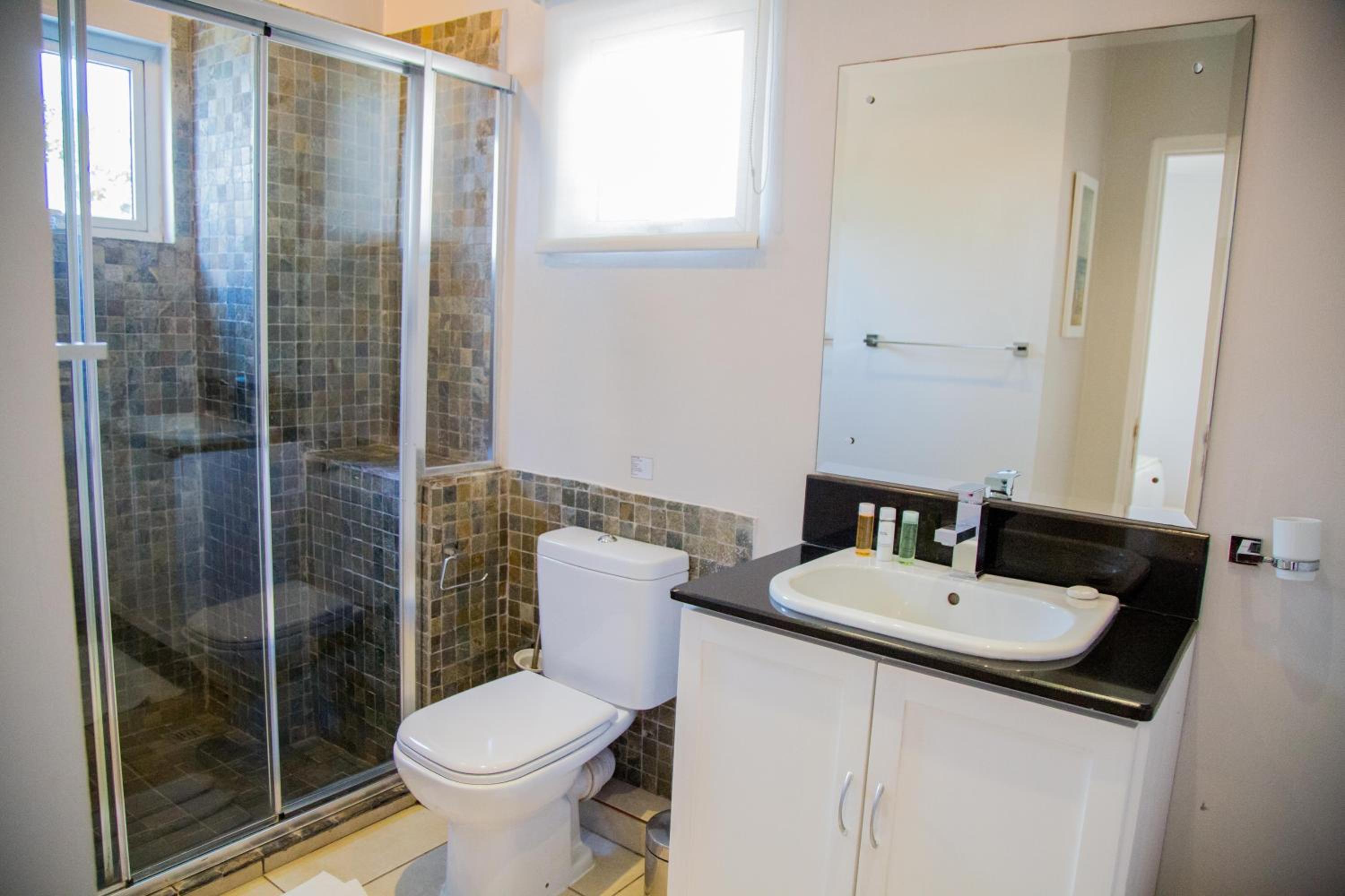 Apartamento de Dois Quartos com Vista para a Piscina e para o Mar
