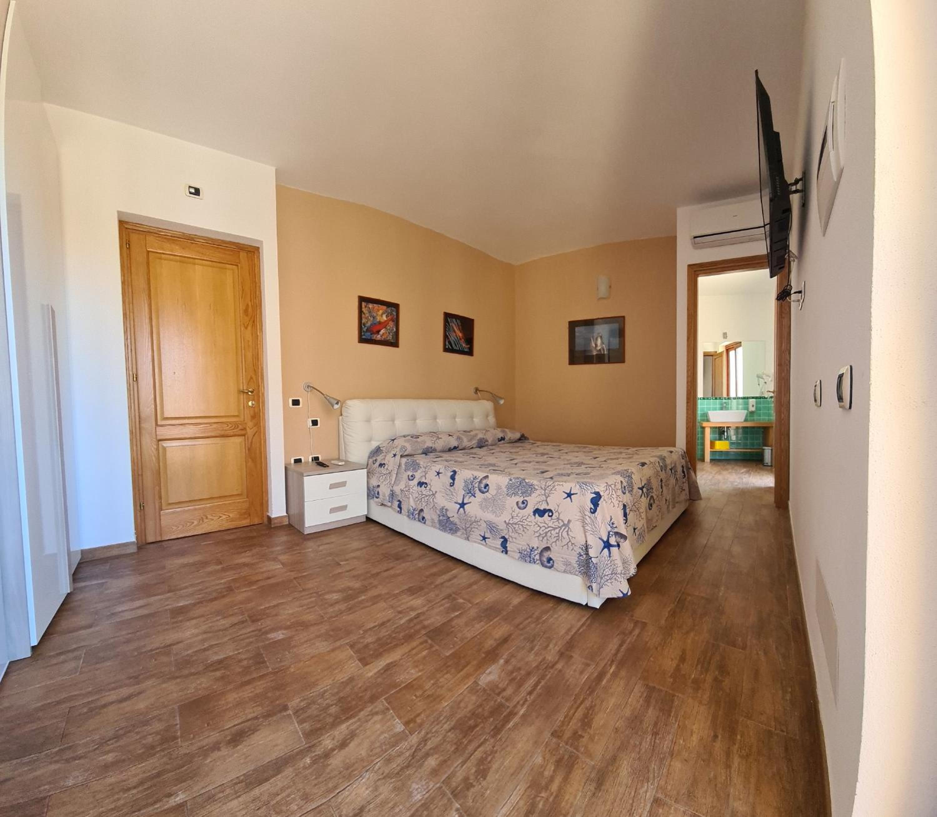 Double Room with Private Bathroom photo 3